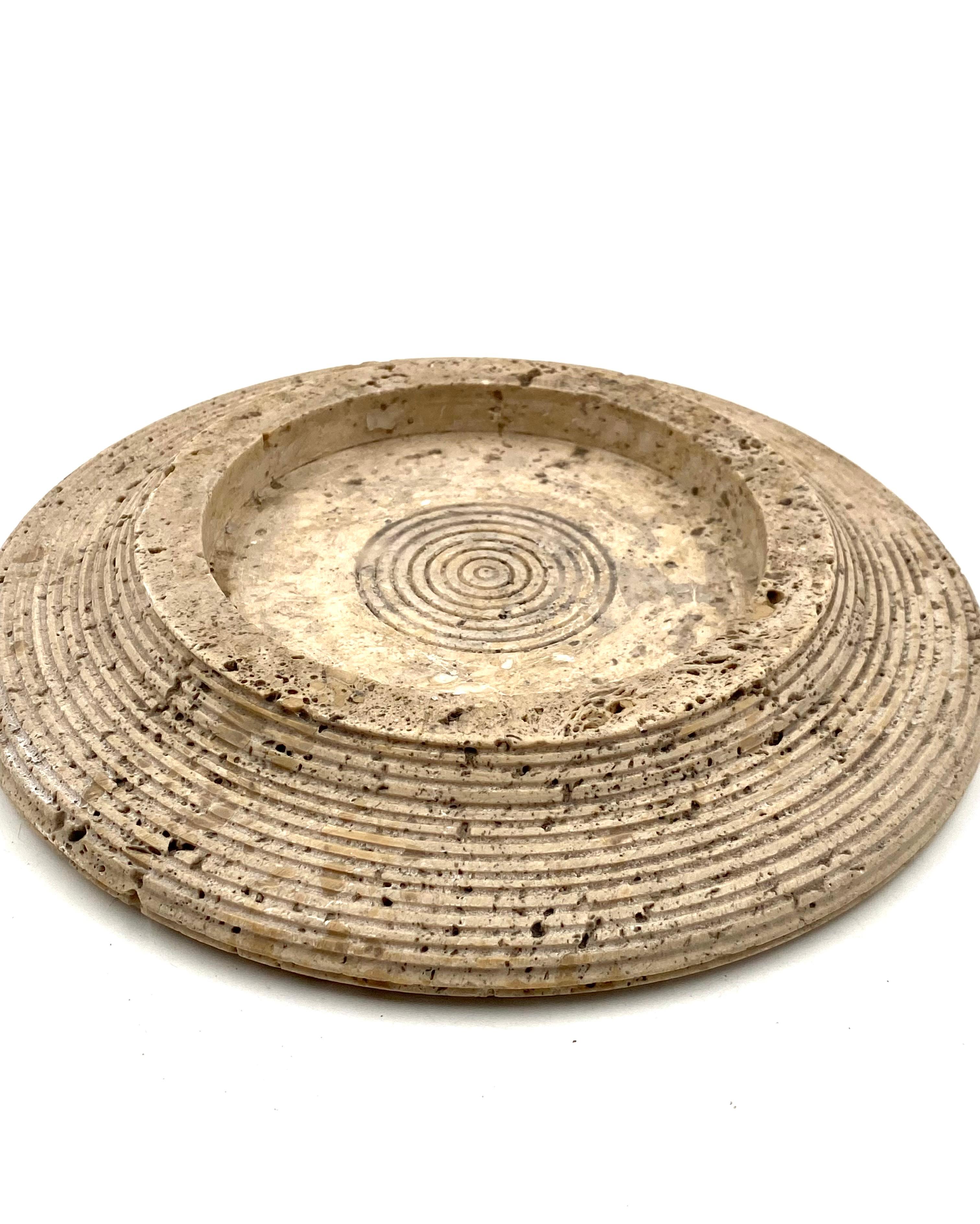 Vide poche / cenicero acanalado de travertino, Cerri Nestore, Italia, 1970 en venta 9