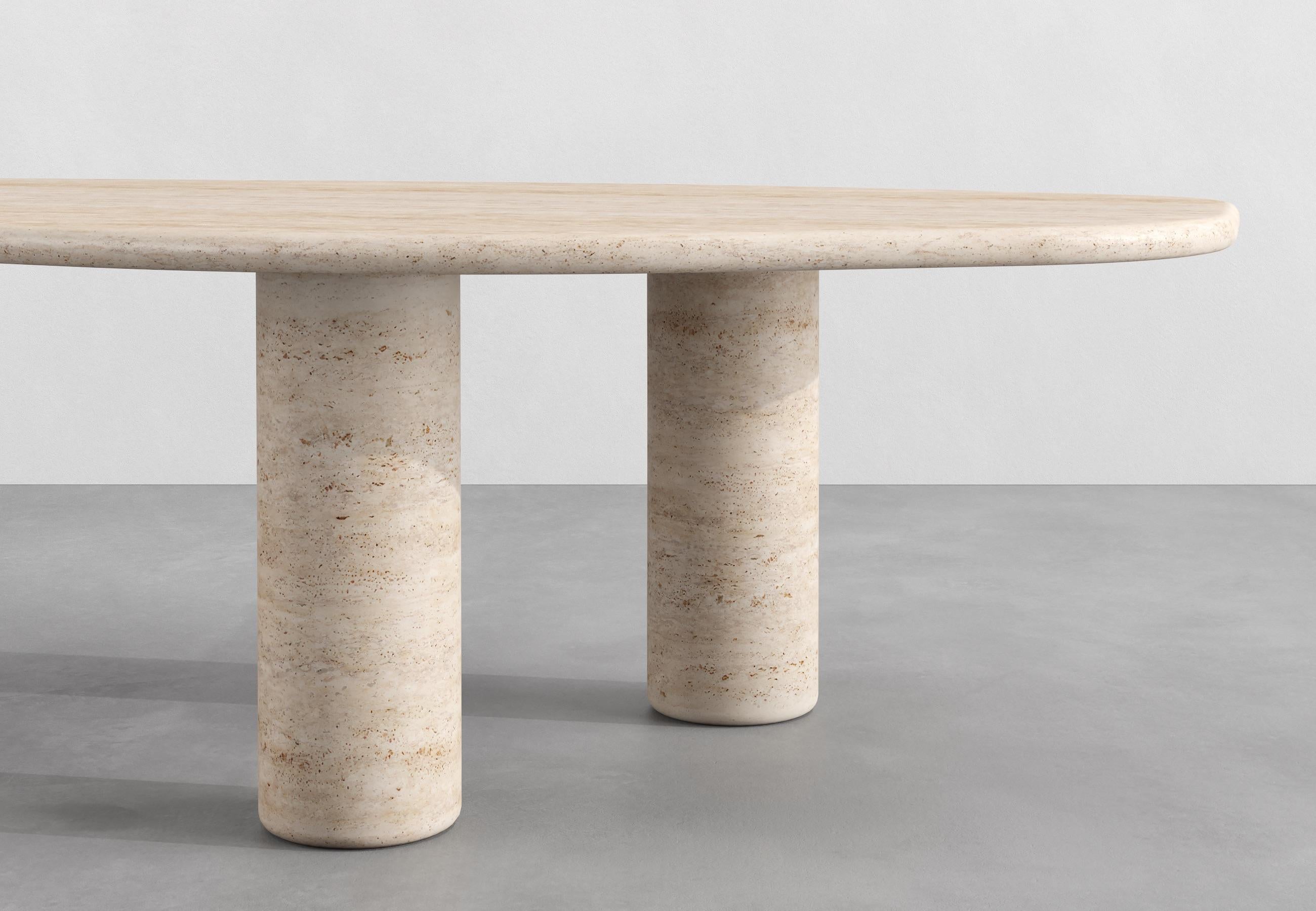 La collection Vézère rend hommage à la rivière française, avec ses courbes douces et ses formes fluides. Lignes organiques et fluides. La forme des tables a été créée à partir de galets trouvés dans la rivière. 

Armand & Francine (A&F) est un duo