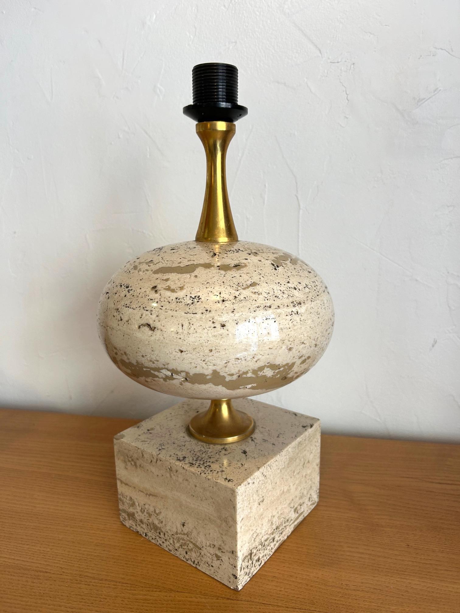 Mid-Century Modern Lampe en travertin et laiton doré conçue par Philippe Barbier France 1960-1970 en vente