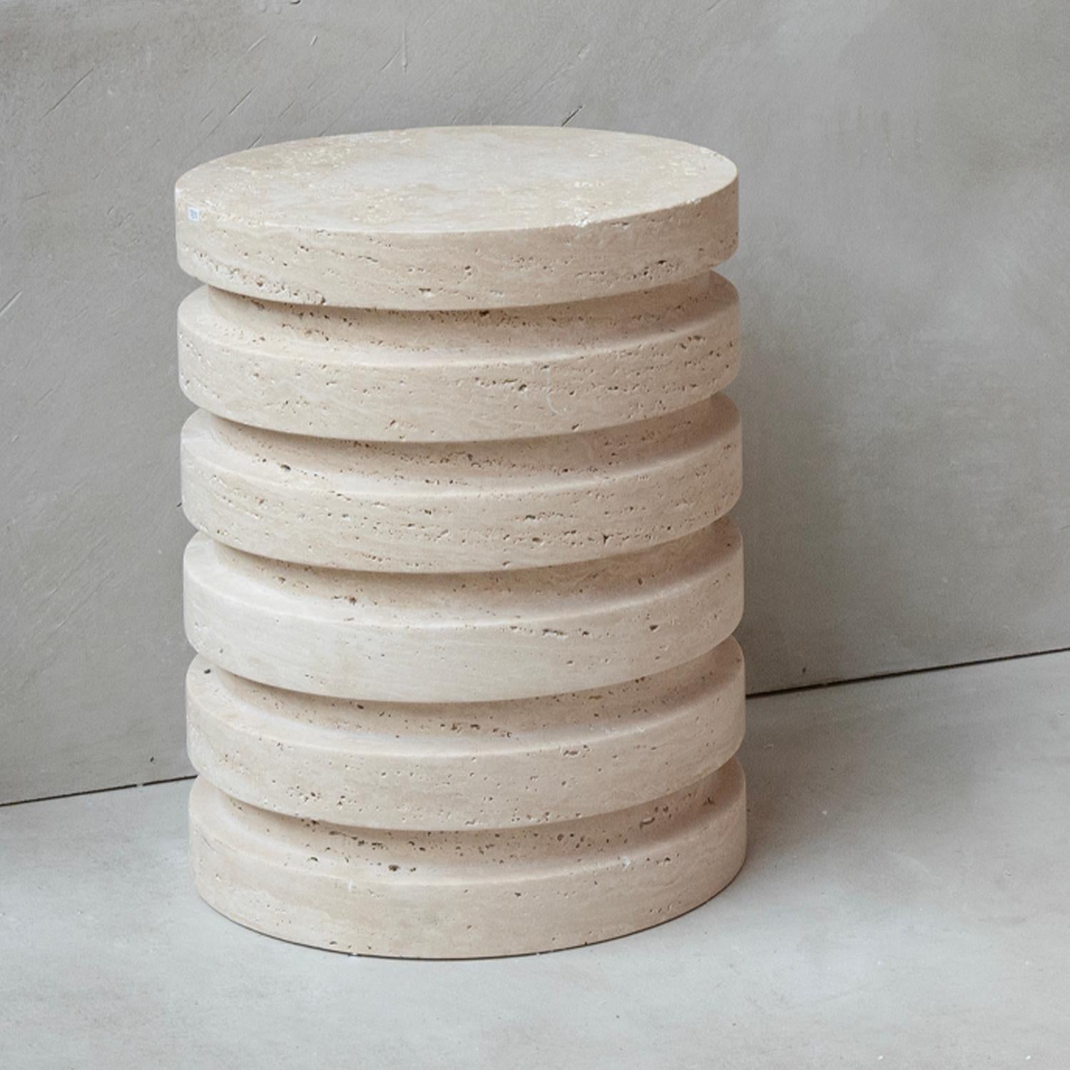 Travertine Layer Stool - Side Table (21. Jahrhundert und zeitgenössisch) im Angebot