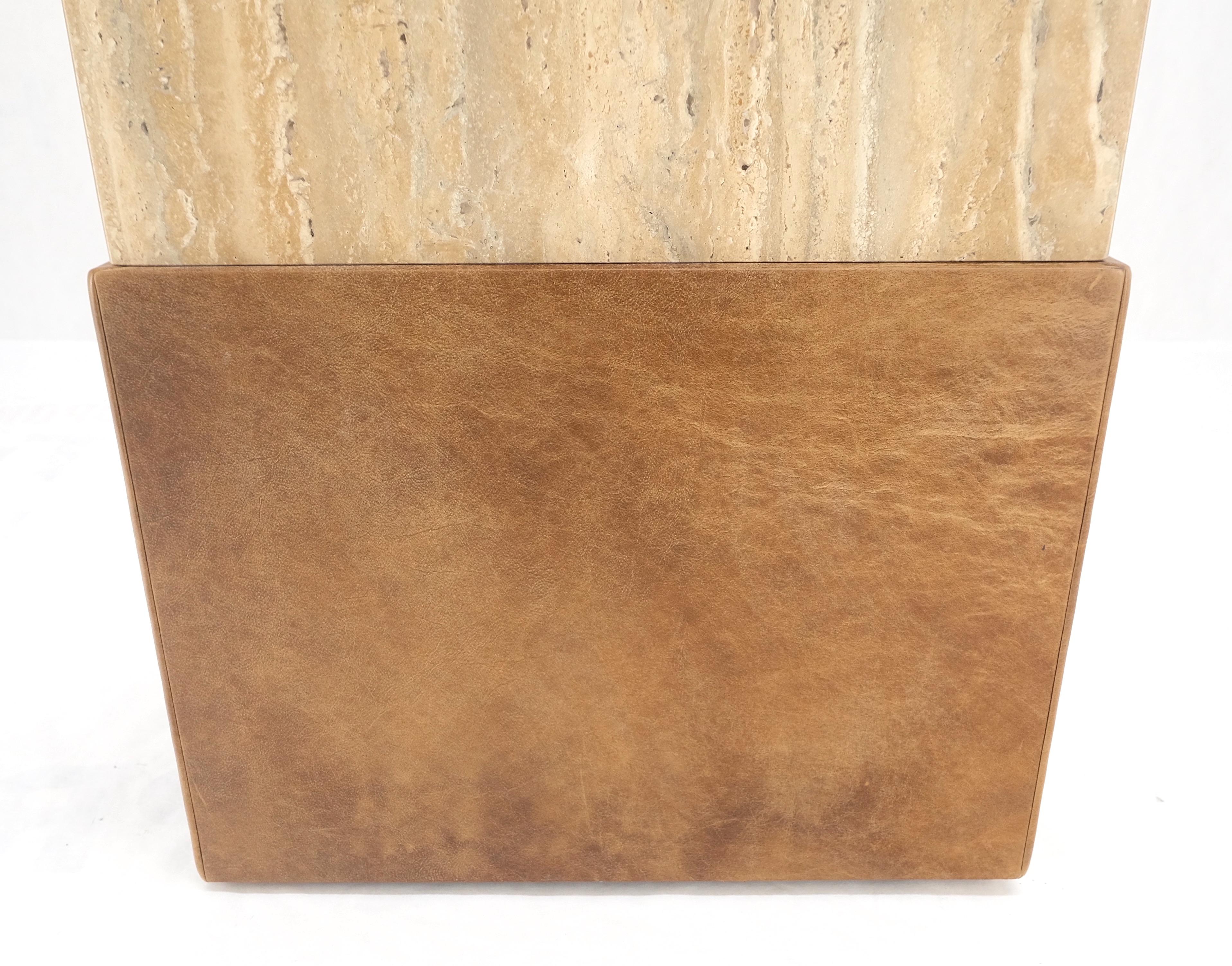 Table rectangulaire mi-siècle moderne à piédestal unique en cuir et plateau en verre travertin en vente 2
