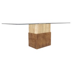 Mesa rectangular moderna de mediados de siglo con un solo pedestal de cuero travertino y tapa de cristal