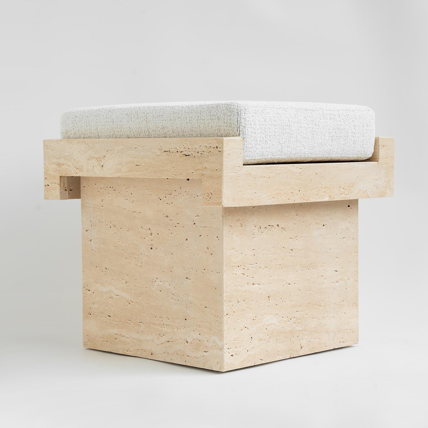 Bouclé Sgabello Lego in travertino - Edizione limitata in vendita