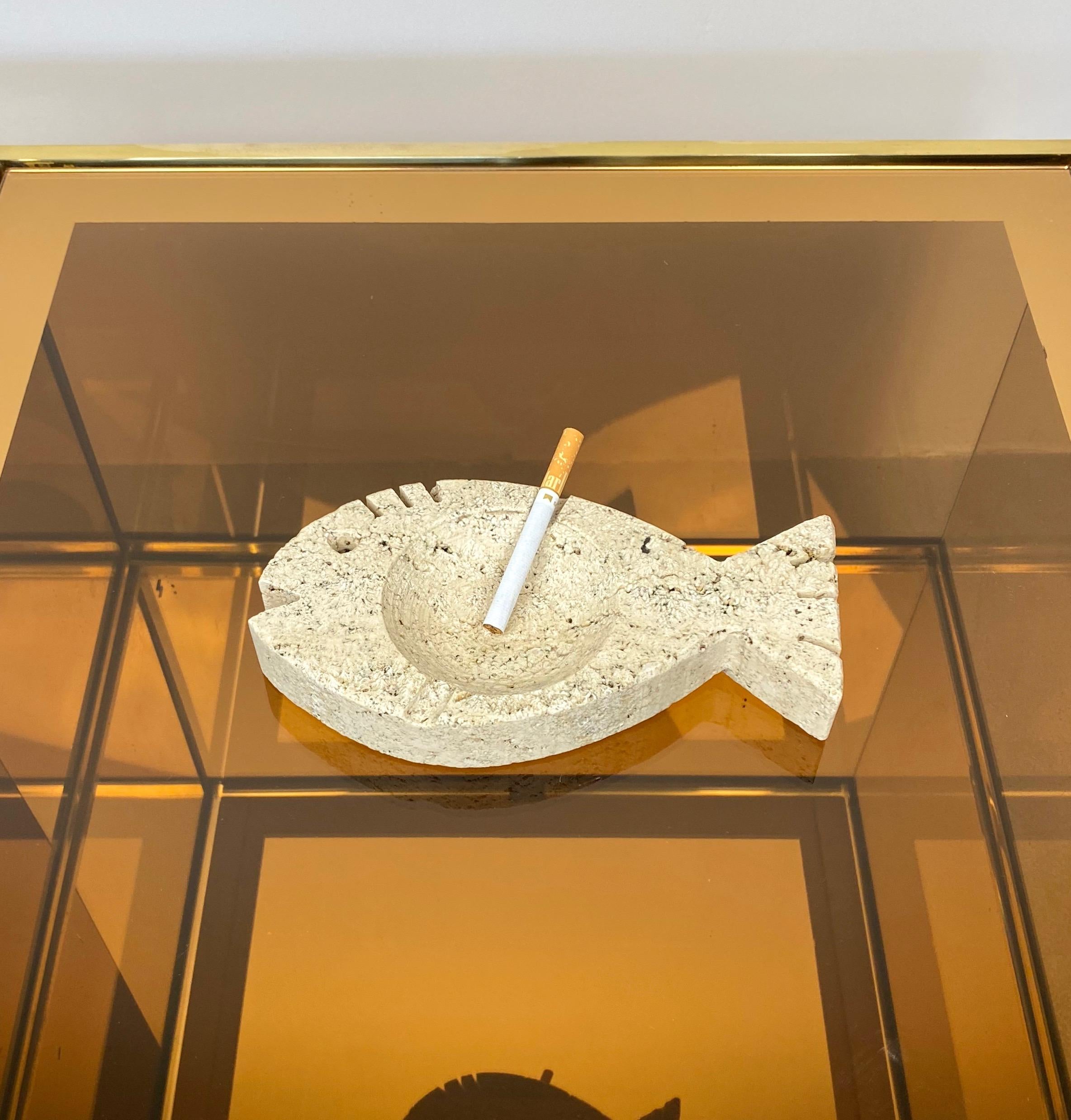 Travertine Marble Ashtray Fish Attributed to Fratelli Mannelli, Italy, 1970s In Good Condition For Sale In Rome, IT