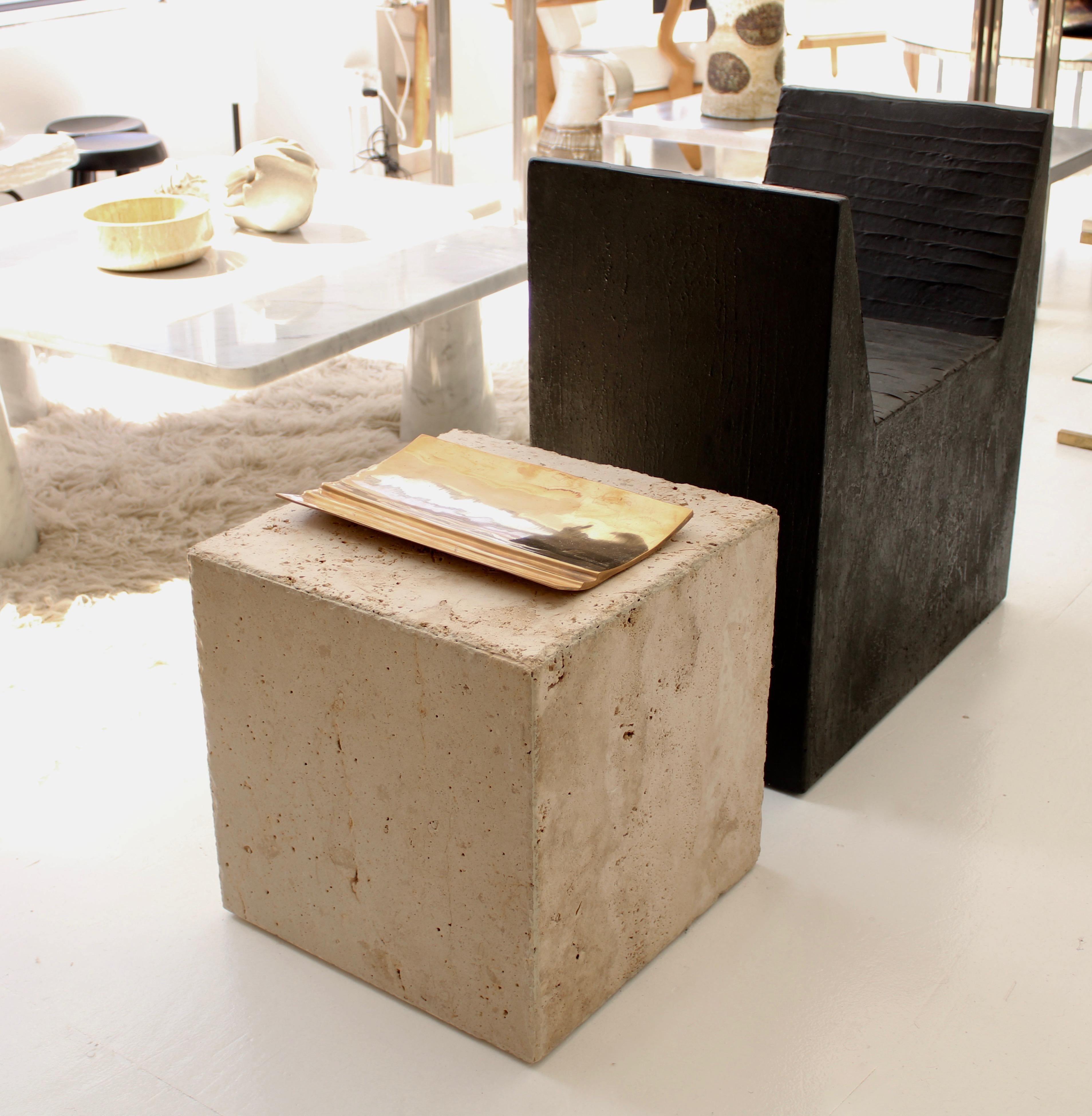 Table d'appoint ou pavillon de design en forme de cube en marbre travertin  en vente 1
