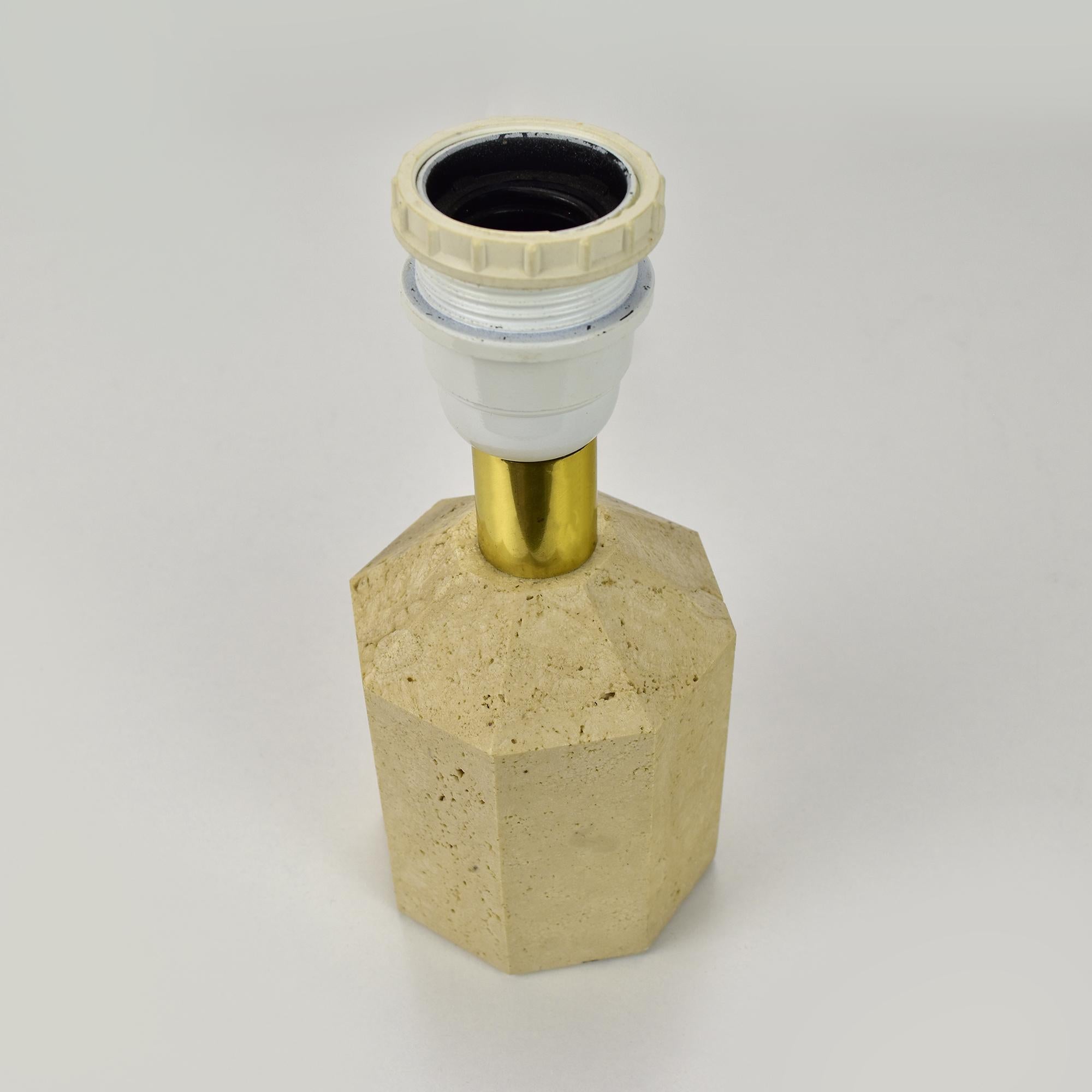 Base de lampe de bureau en marbre travertin de Fratelli Mannelli, Italie, années 1960 Bon état - En vente à Bad Säckingen, DE