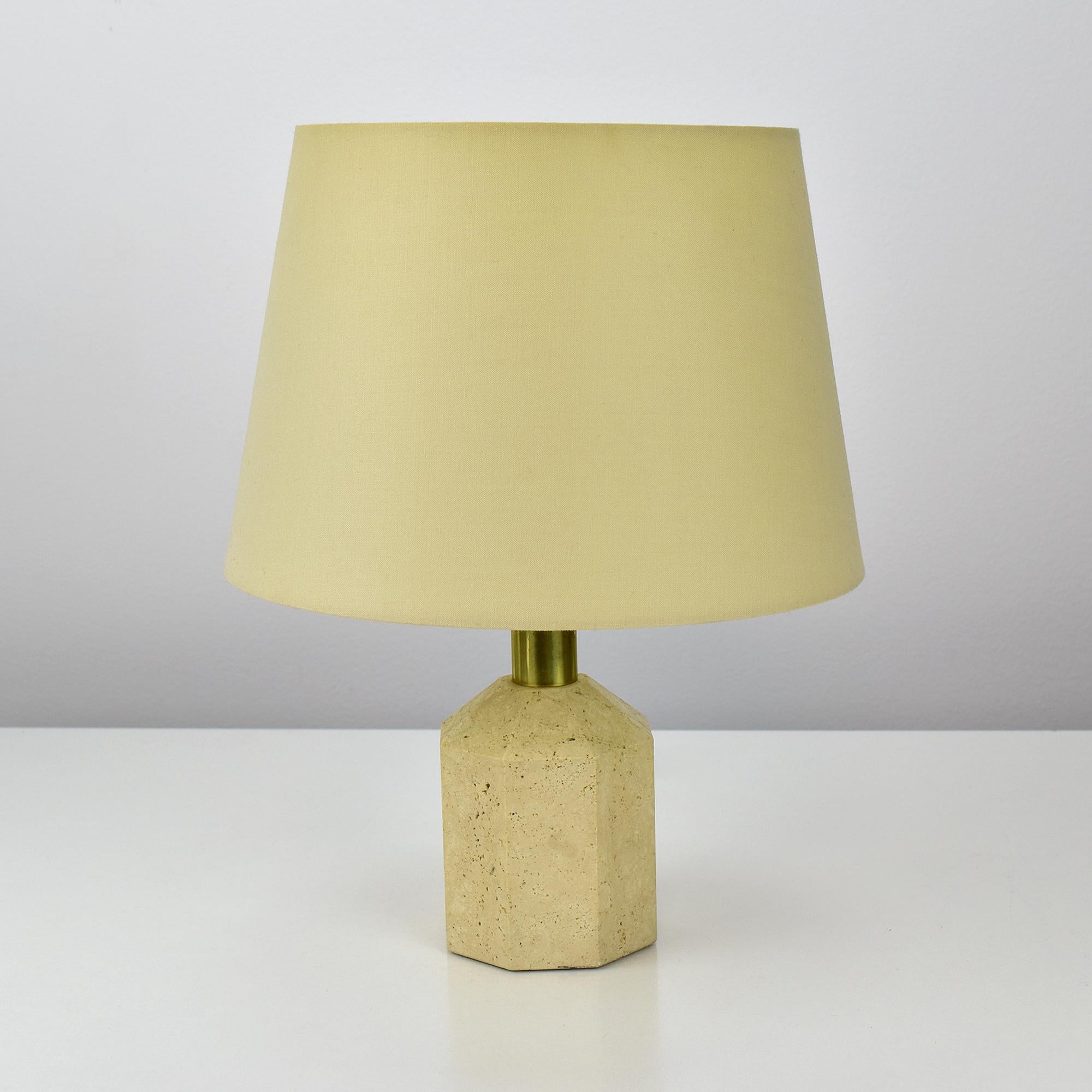 Travertin Base de lampe de bureau en marbre travertin de Fratelli Mannelli, Italie, années 1960 en vente
