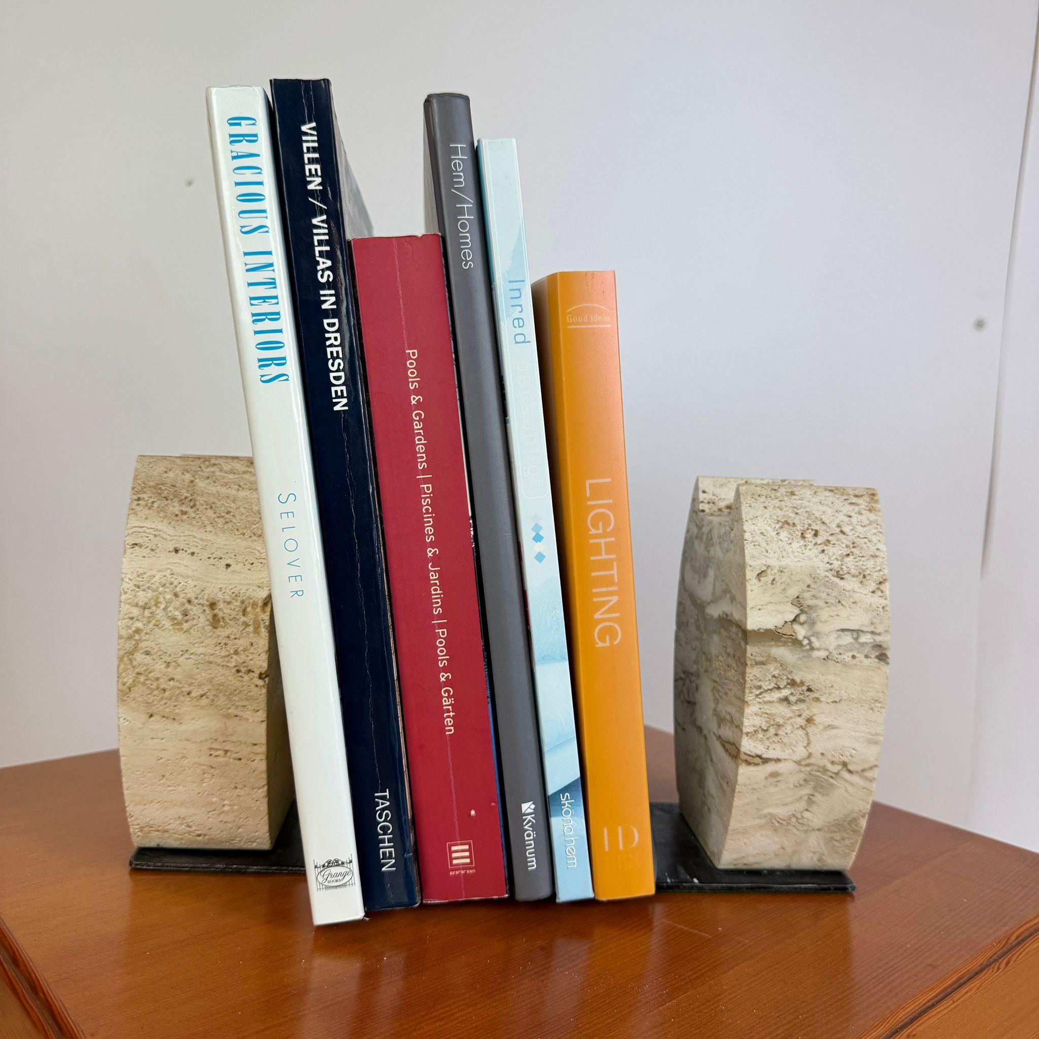 Travertine owls book holders,  Enzo Mari for F.lli Mannelli, Italy 1970 In Good Condition For Sale In Torino, IT