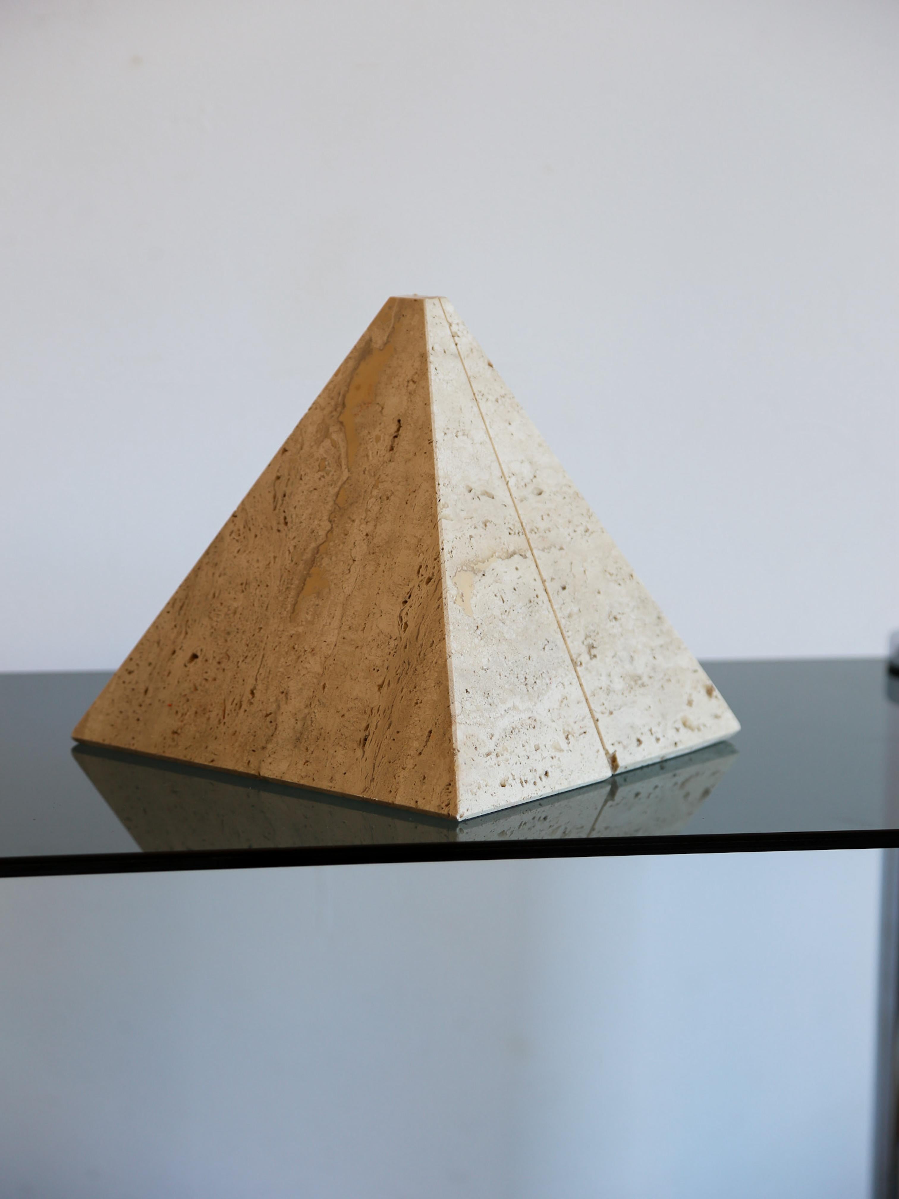 Serre-livres pyramide travertin en vente 4