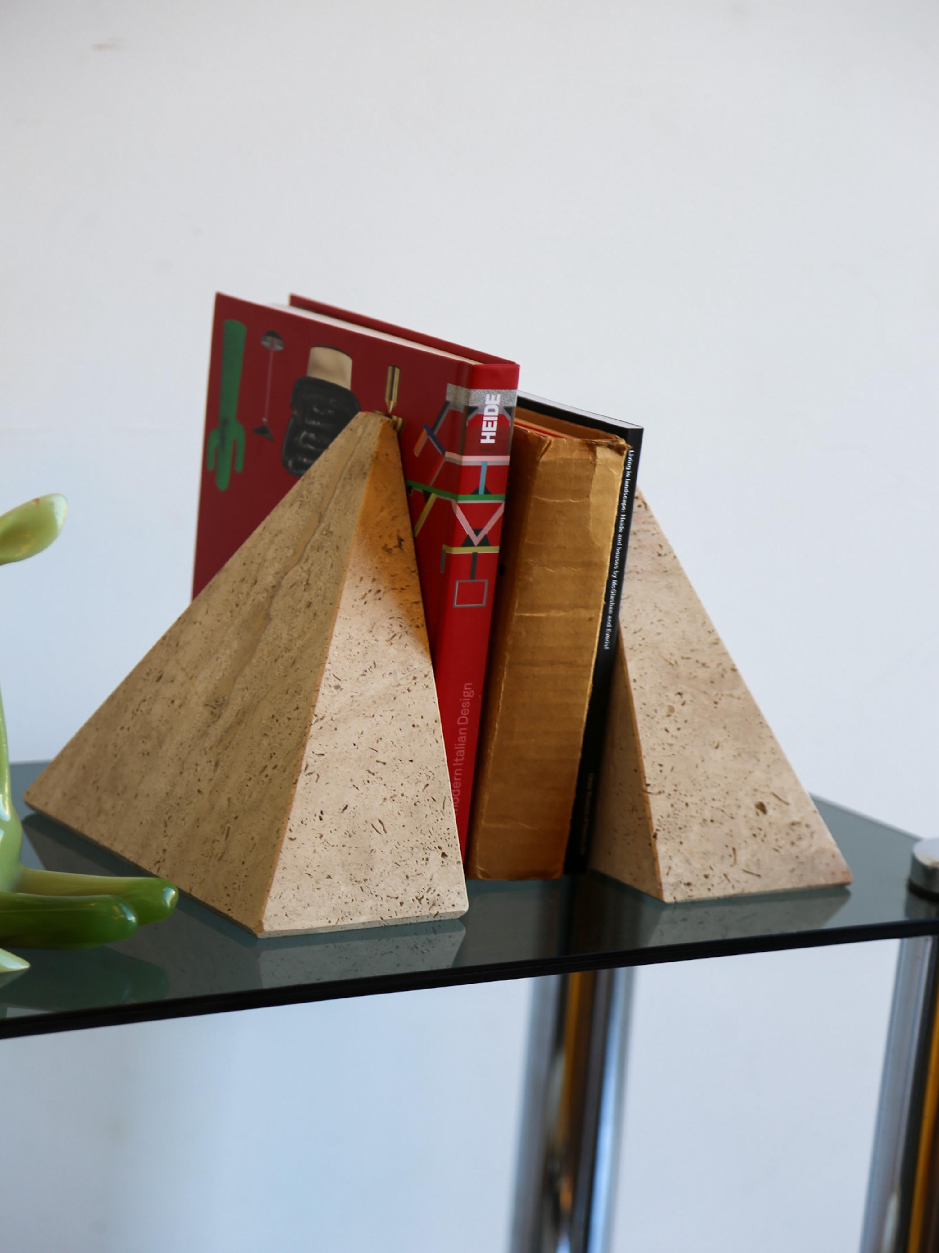Serre-livres pyramide travertin en vente 8