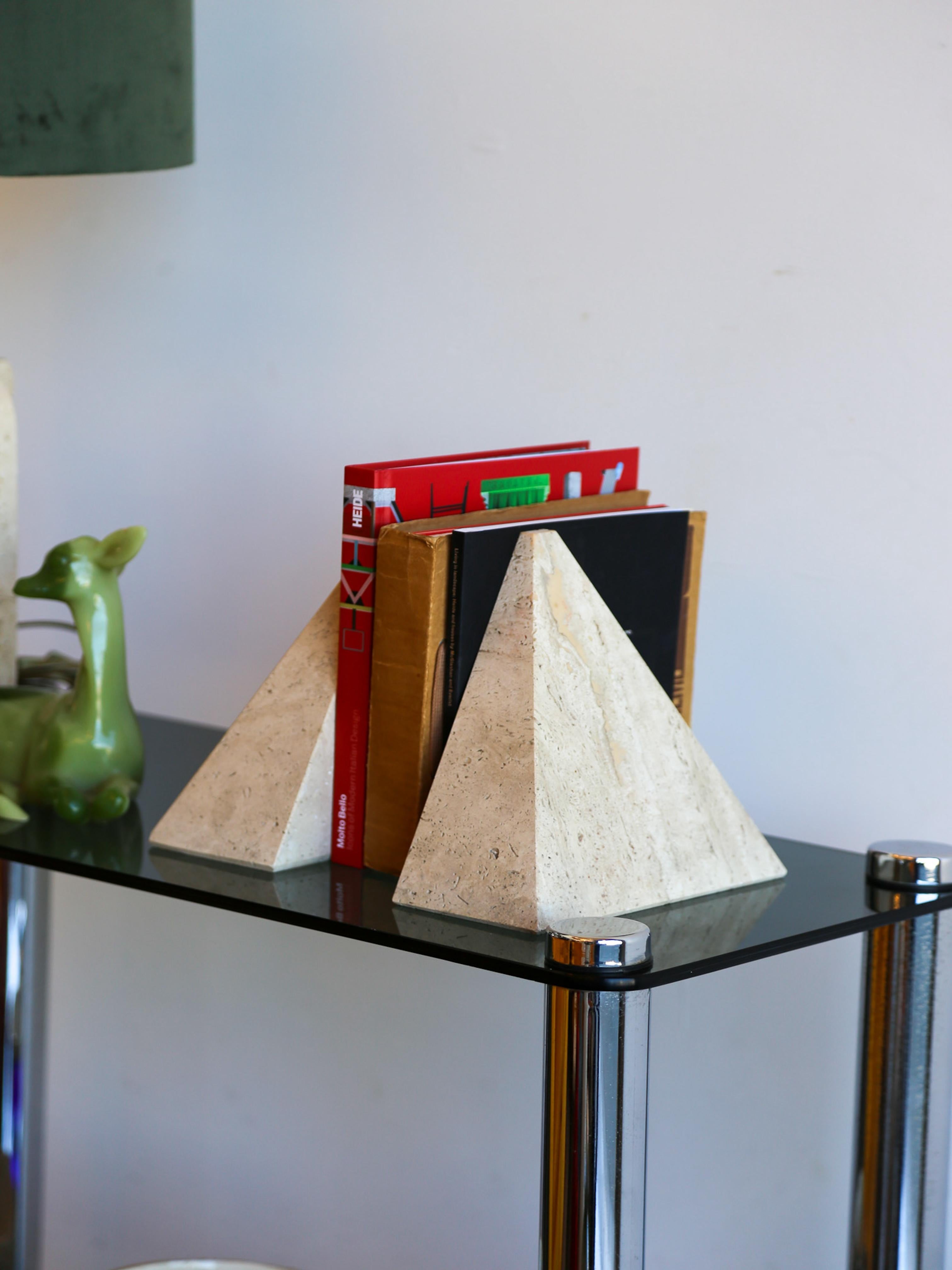 Serre-livres pyramide travertin en vente 9
