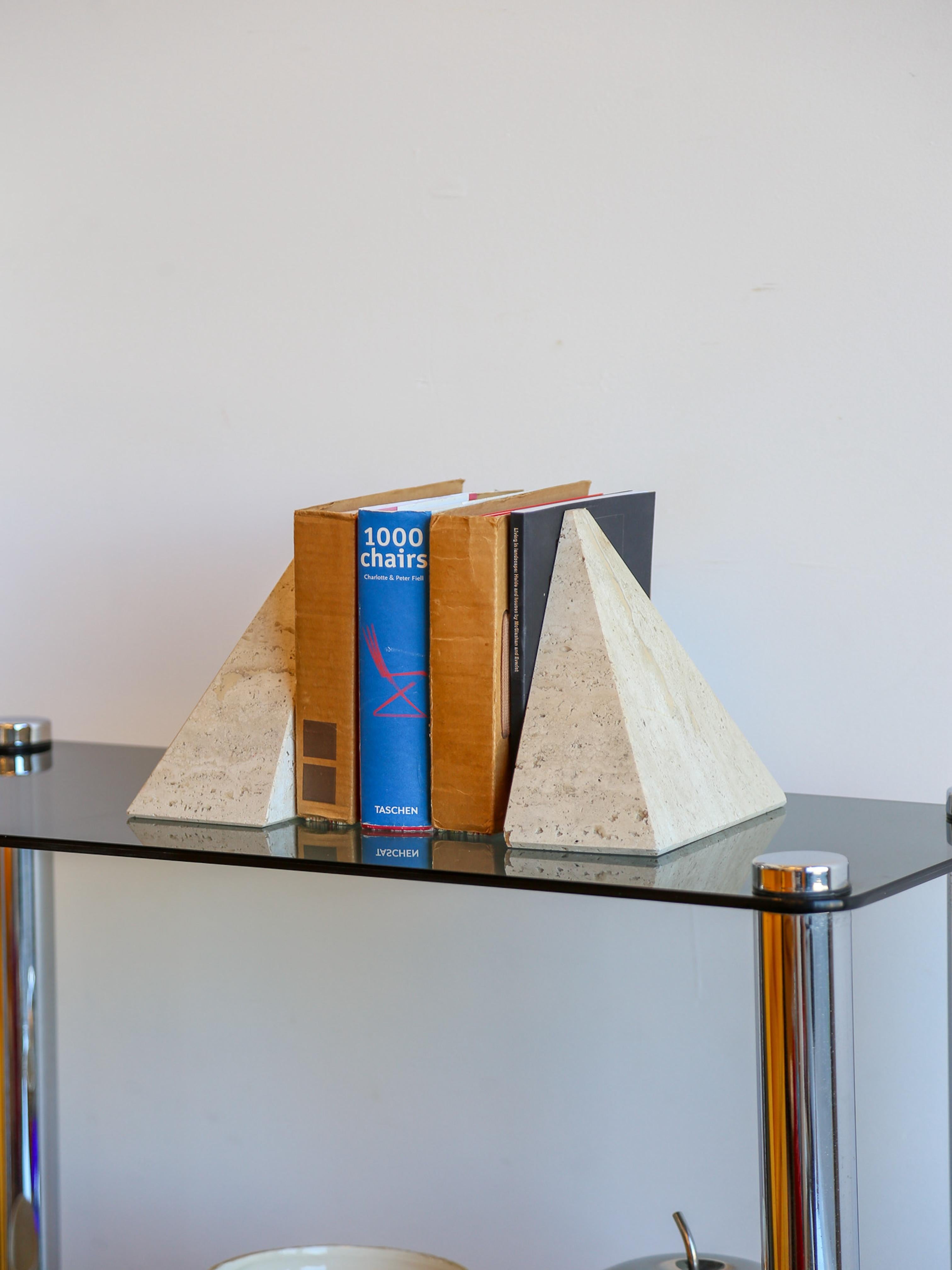 Serre-livres pyramide travertin en vente 10