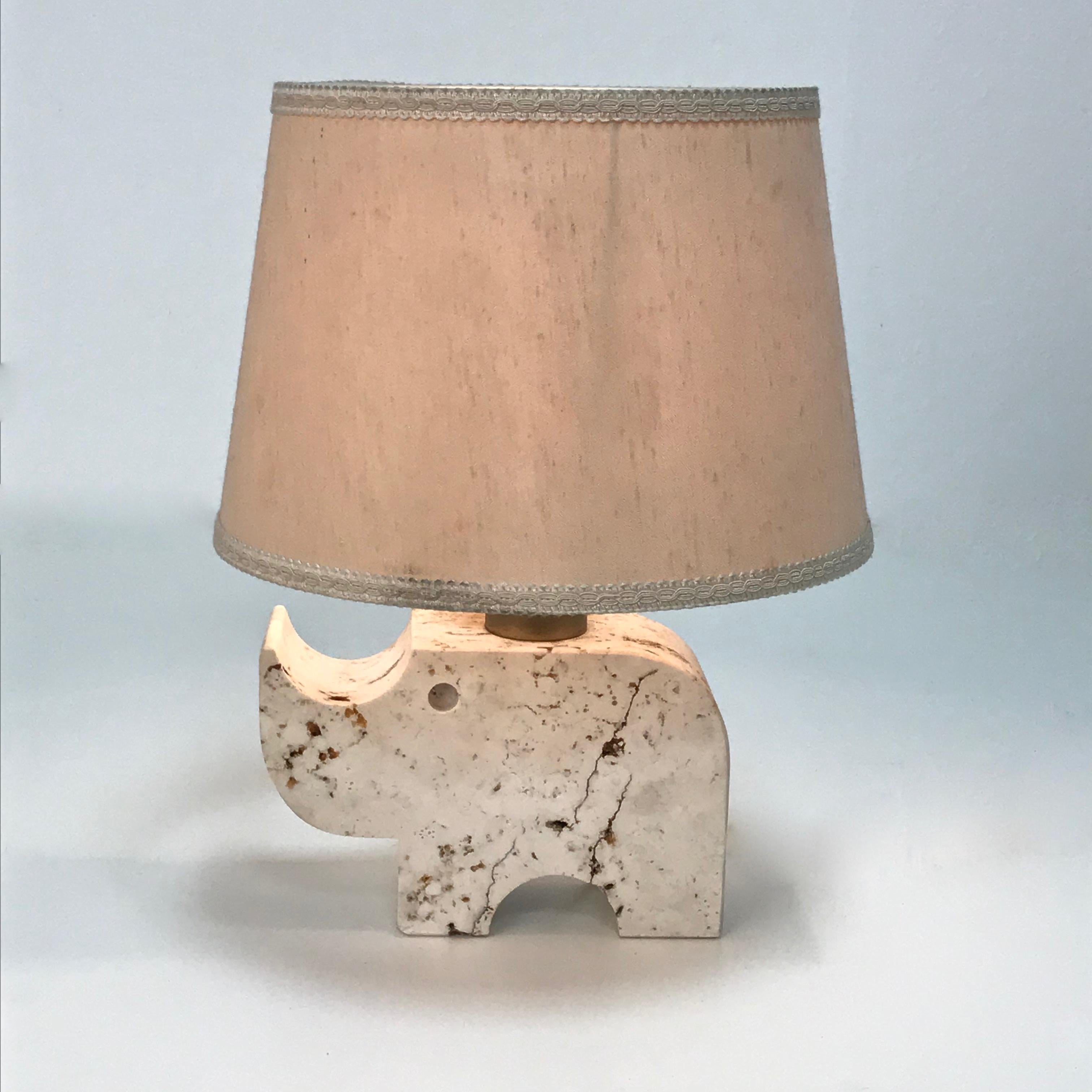 Table lamp in the shape of an rhinoceros in travertine produced by Fratelli Manelli in Italy, circa 1970s. Stem in chromed brass. Original cable Lampshade in customized linen included. It takes a bulb E27 100w at most.