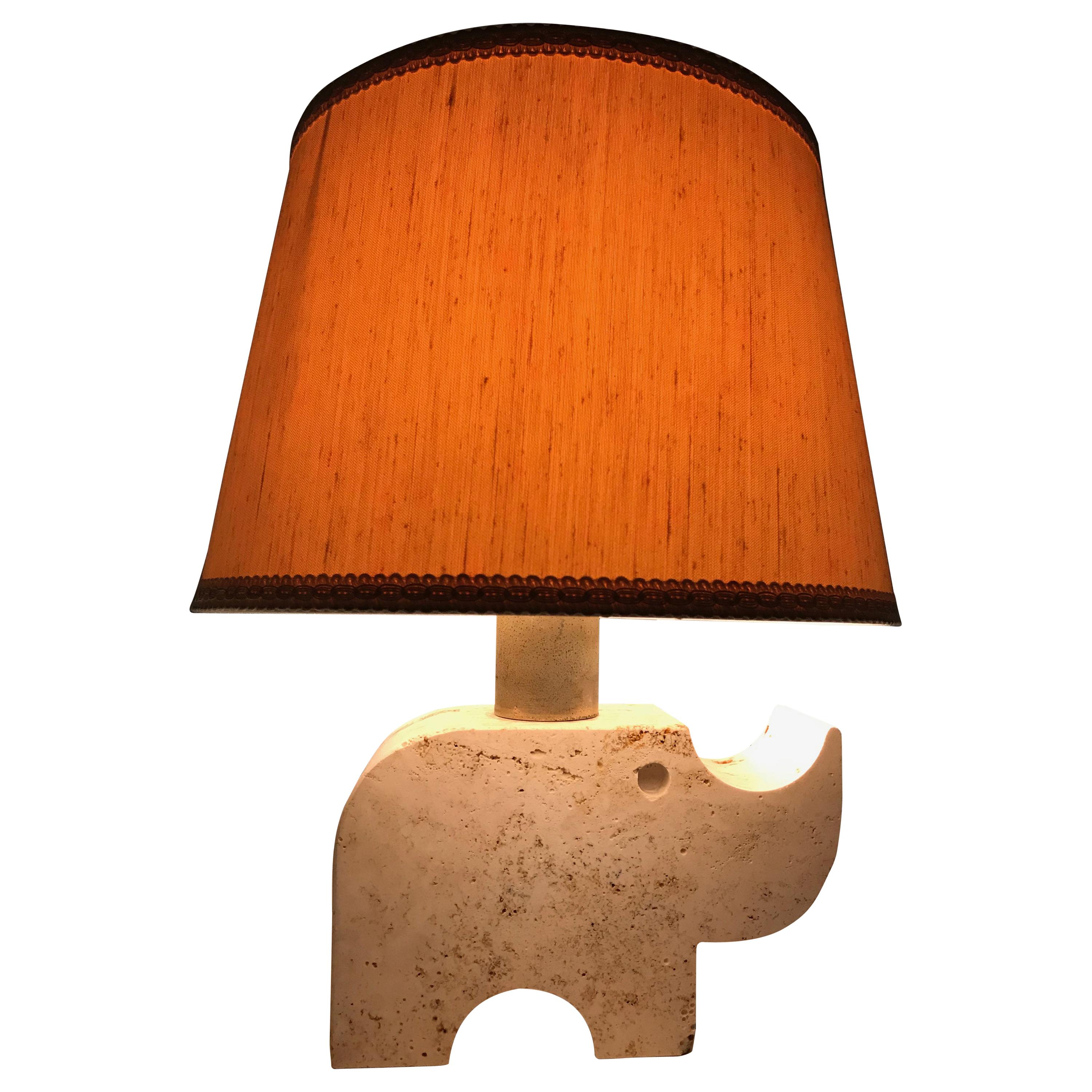 Table lamp in the shape of an rhinoceros in travertine produced by Fratelli Manelli in Italy, circa 1970s. Stem in chromed brass. Original cable Lampshade in customized linen included. It takes a bulb E27 100w at most.