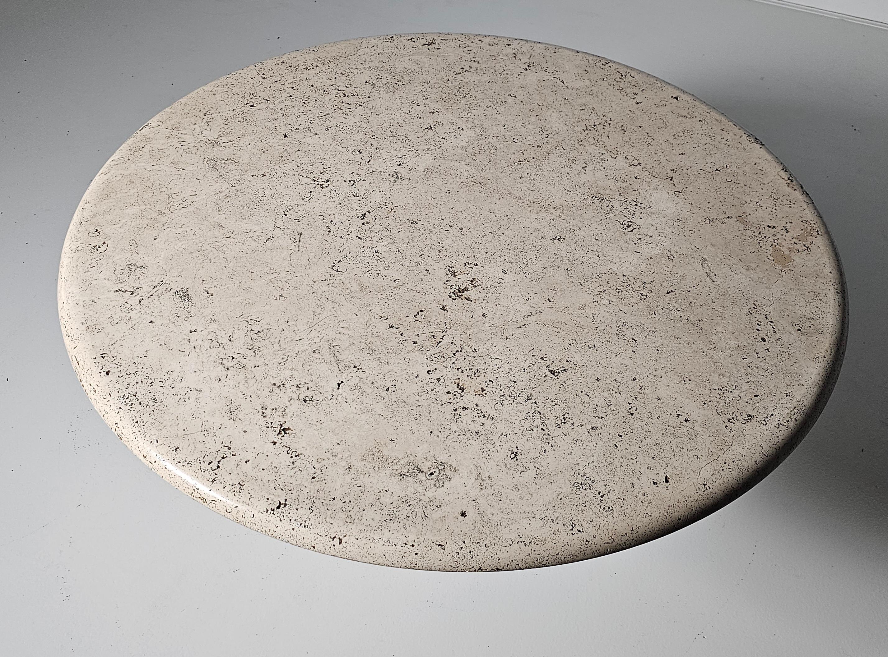 Travertine round dining table by Angelo Mangiarotti for Up&Up, 1970s In Good Condition For Sale In amstelveen, NL