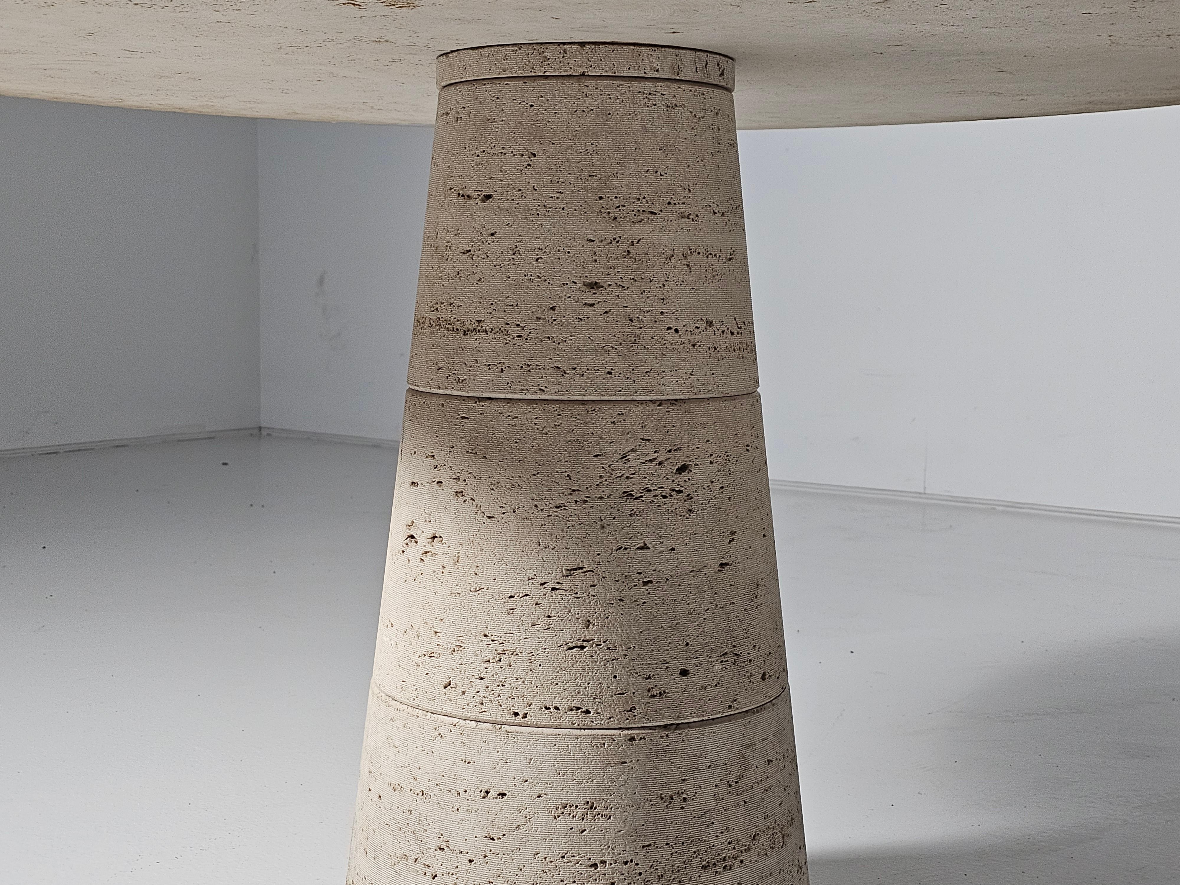 Table de salle à manger ronde en travertin Angelo Mangiarotti pour Up&Up, 1970 en vente 1