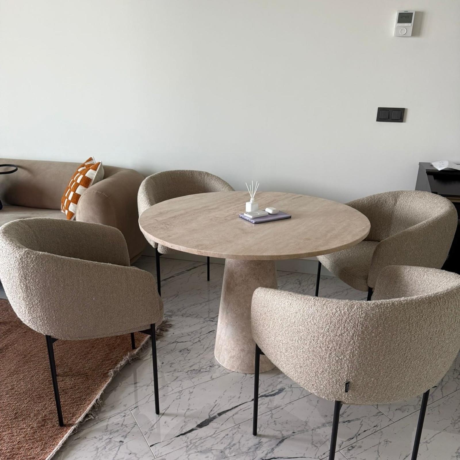 Turco Tavolo da pranzo rotondo in travertino per cucina o sala da pranzo, tavolo in pietra naturale in vendita