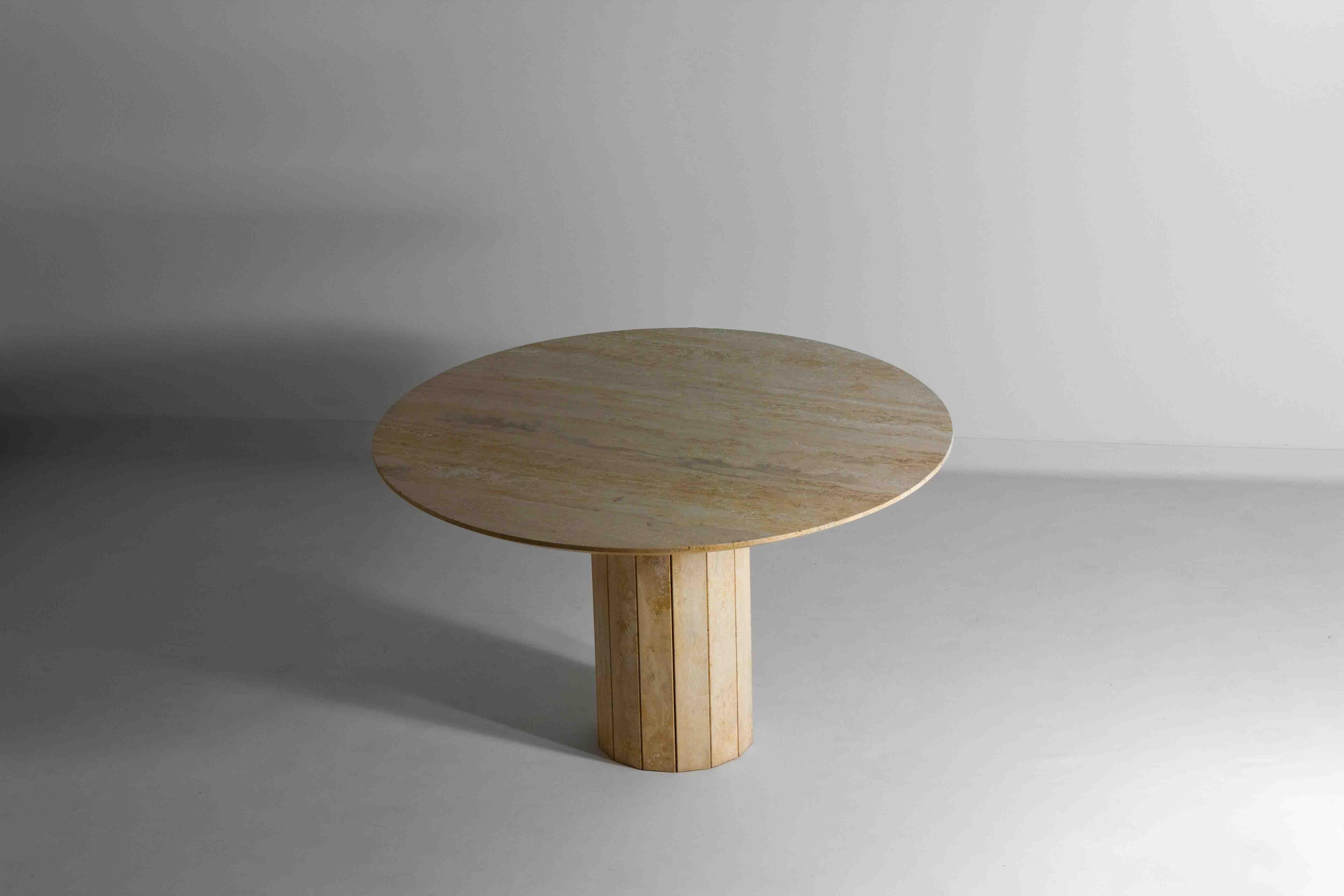 Italian Travertine round dining table, Italy 1970s For Sale
