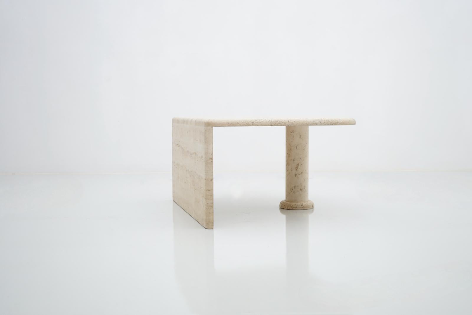 Single travertine table with a column. 
The table can be used as a coffee table, side table or as a bedside table. 
The condition test very good without damage. 

The table will be securely packed in a wooden box.



Details:

Creator: