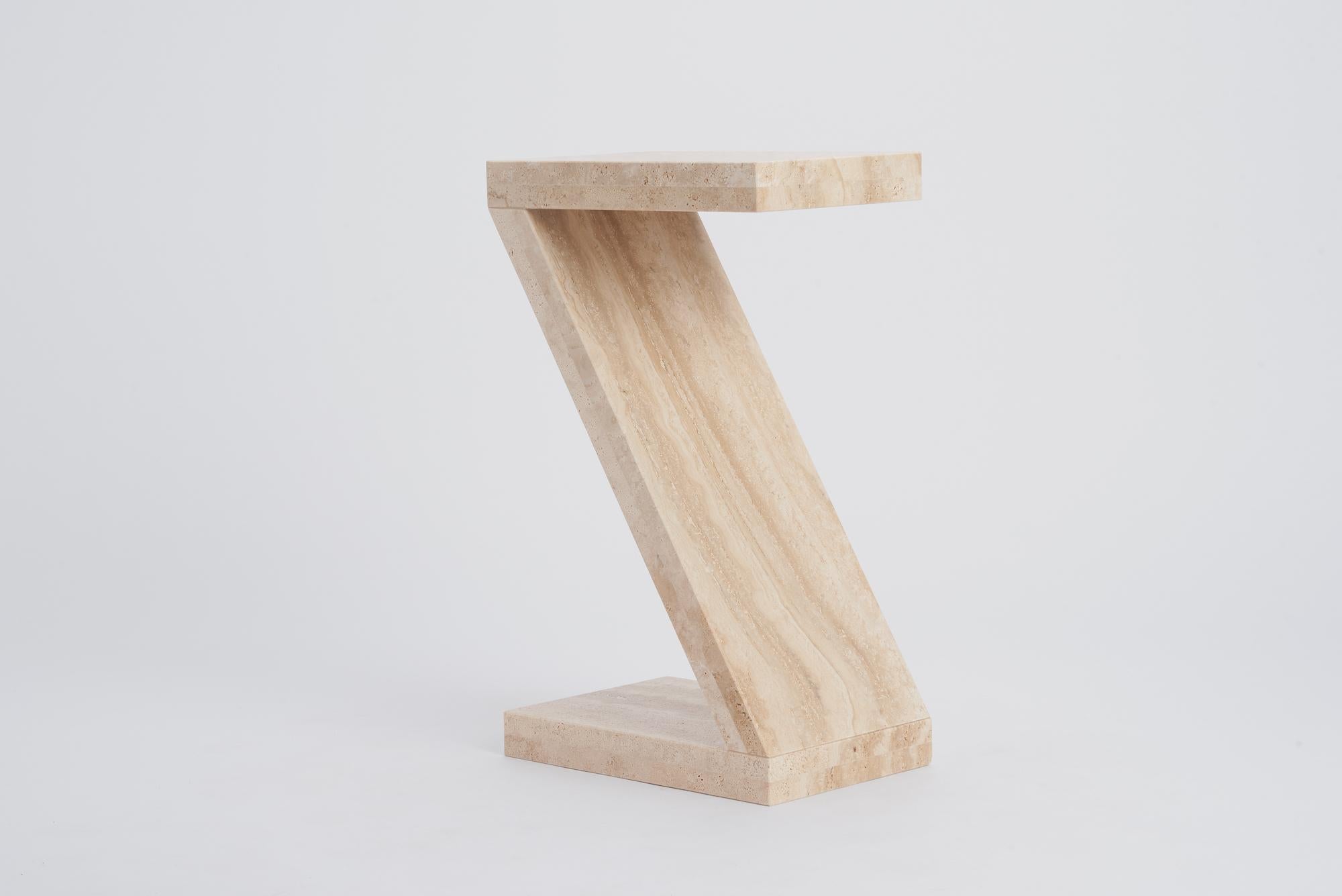 Lituanien Table d'appoint en travertin par Petra Madalena en vente