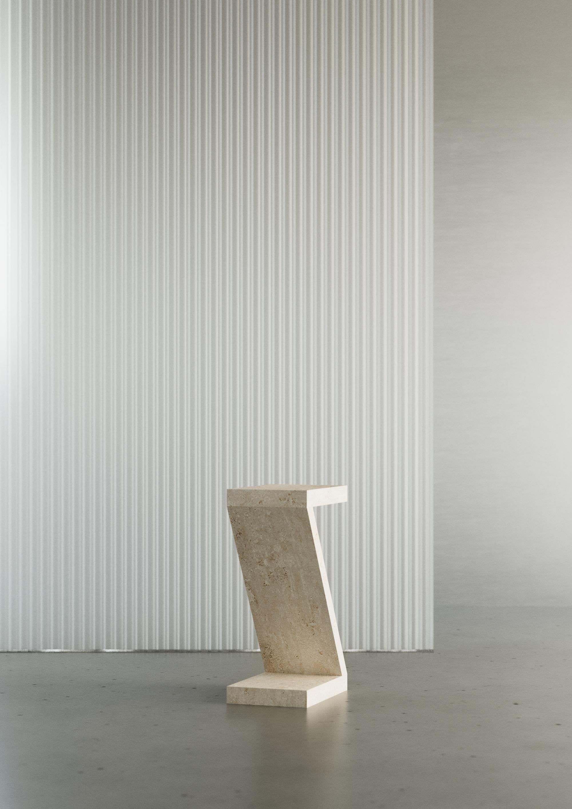 Table d'appoint en travertin par Petra Madalena Neuf - En vente à Geneve, CH