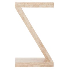 Table d'appoint en travertin par Petra Madalena