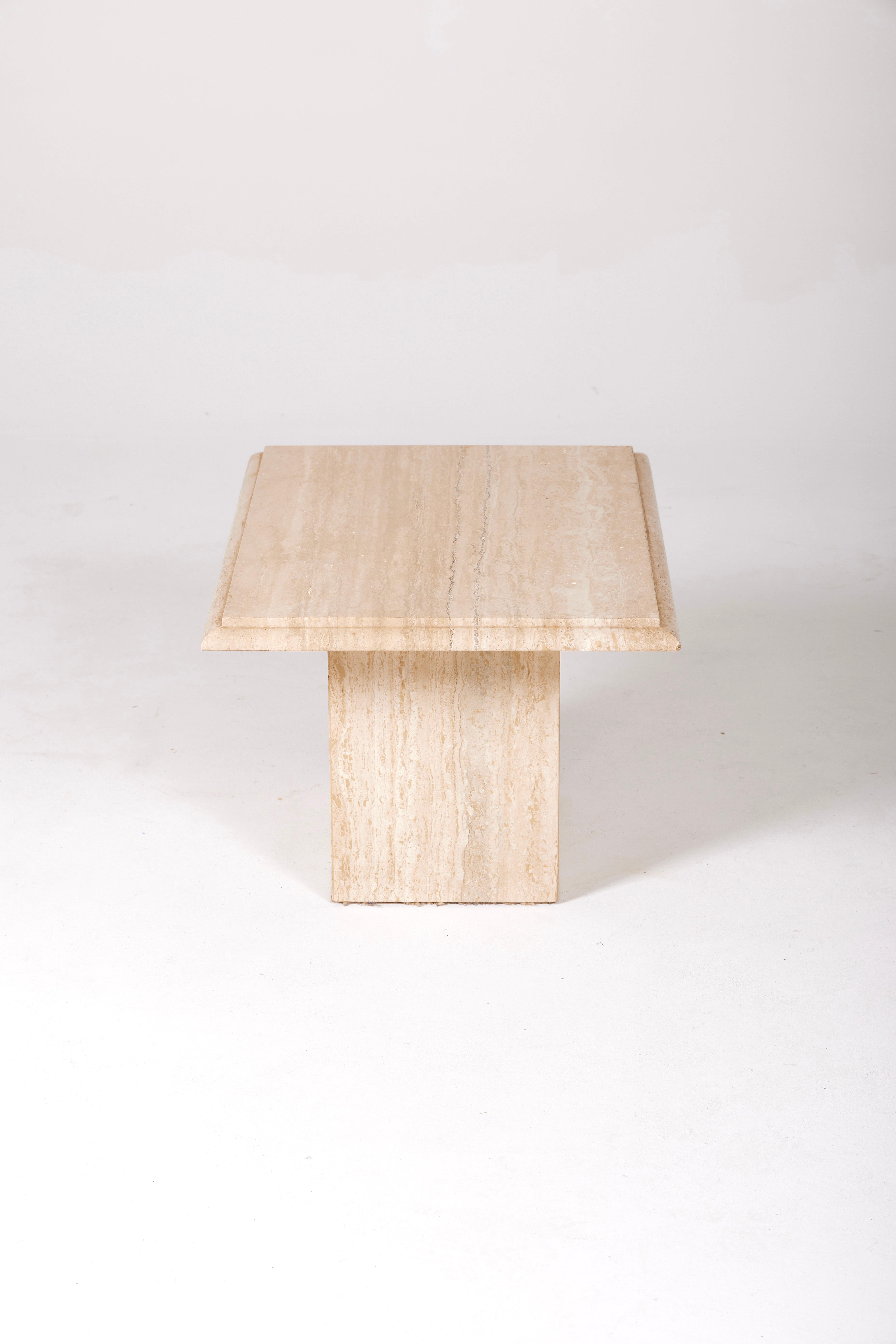 Rectangular travertine side table or coffee table from the 1970s. The top and base can be separated. Timeless, travertine is a material that complements pieces from the 1950s to the 1980s.
LP1256
