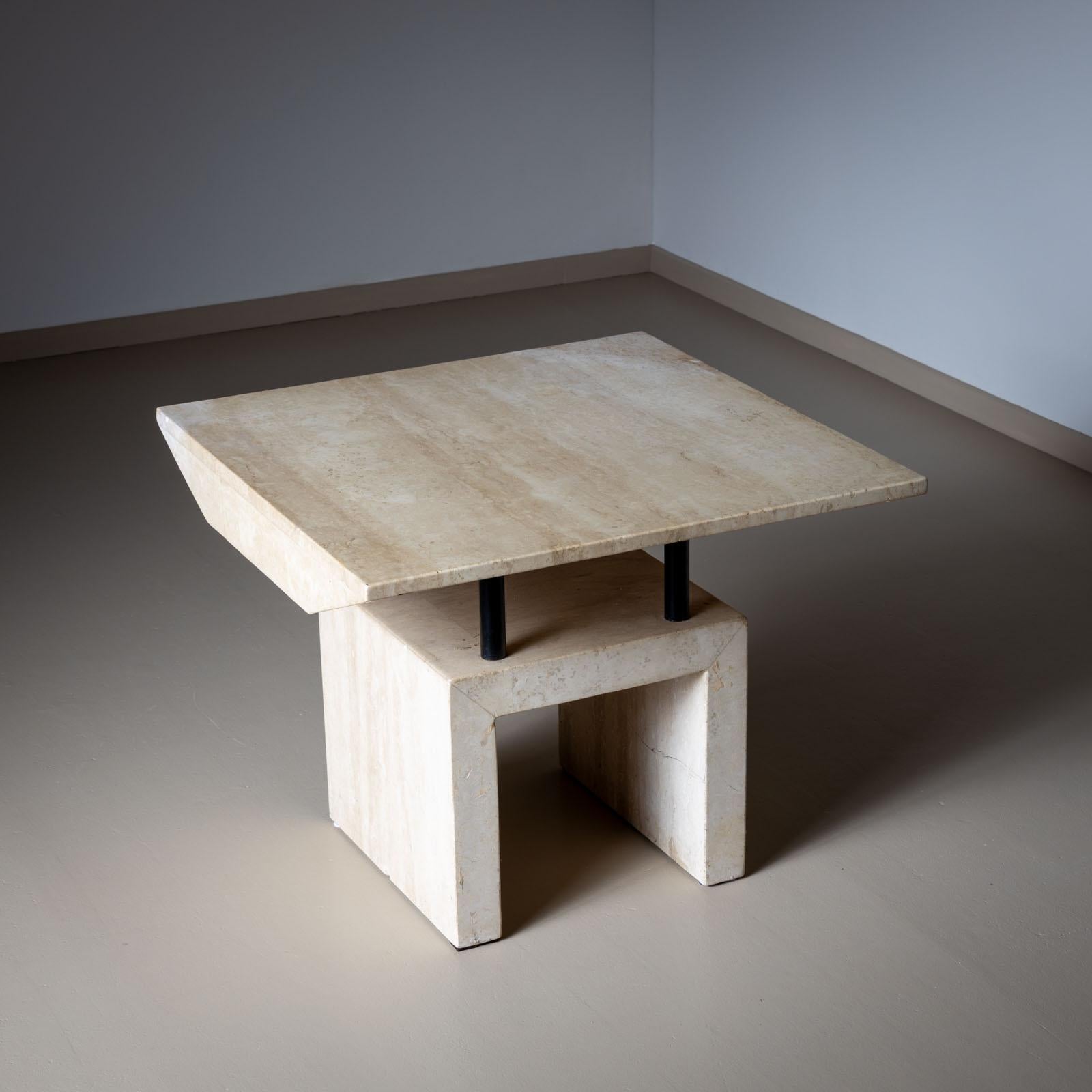 Moderne Table d'appoint en travertin, fin du 20e siècle en vente