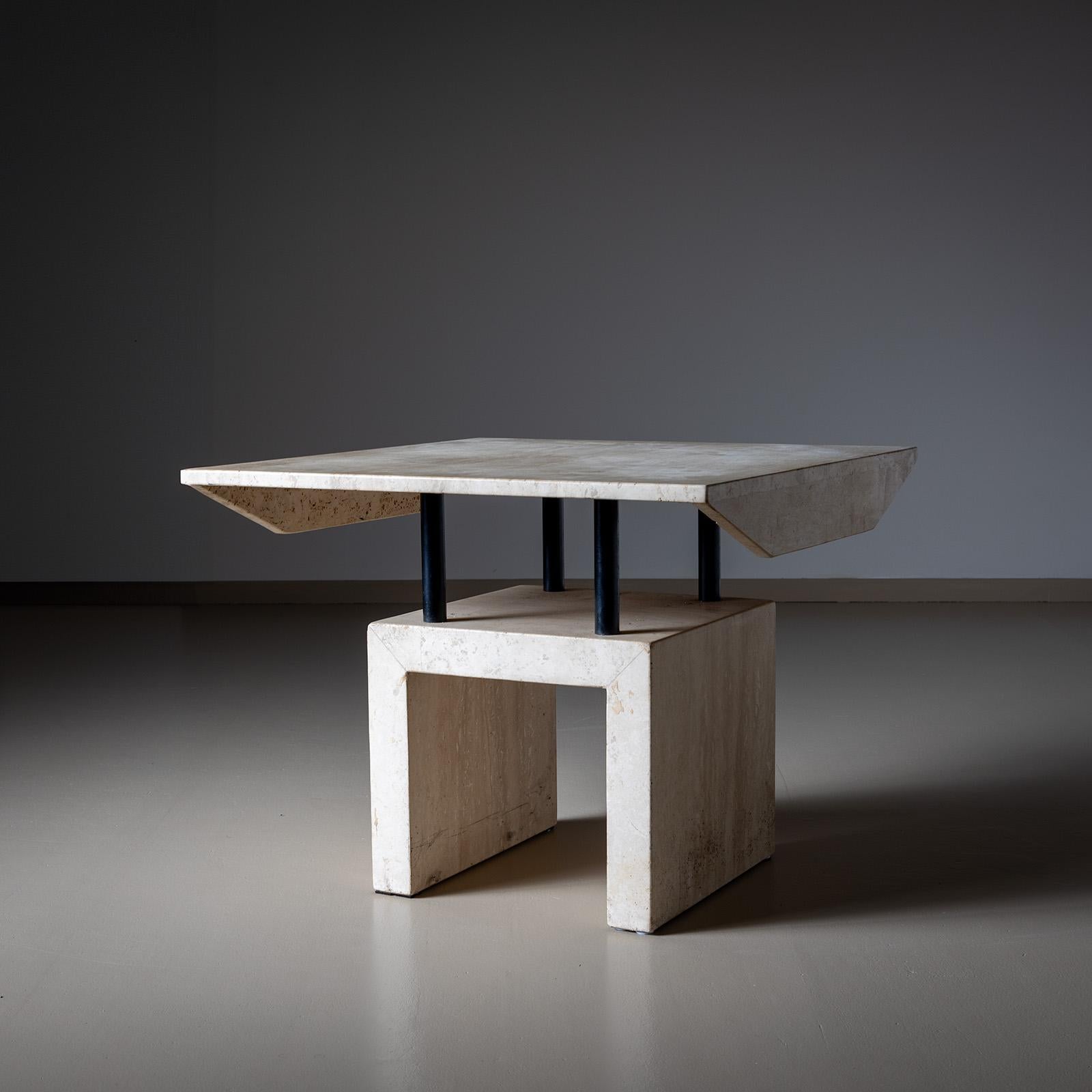20ième siècle Table d'appoint en travertin, fin du 20e siècle en vente