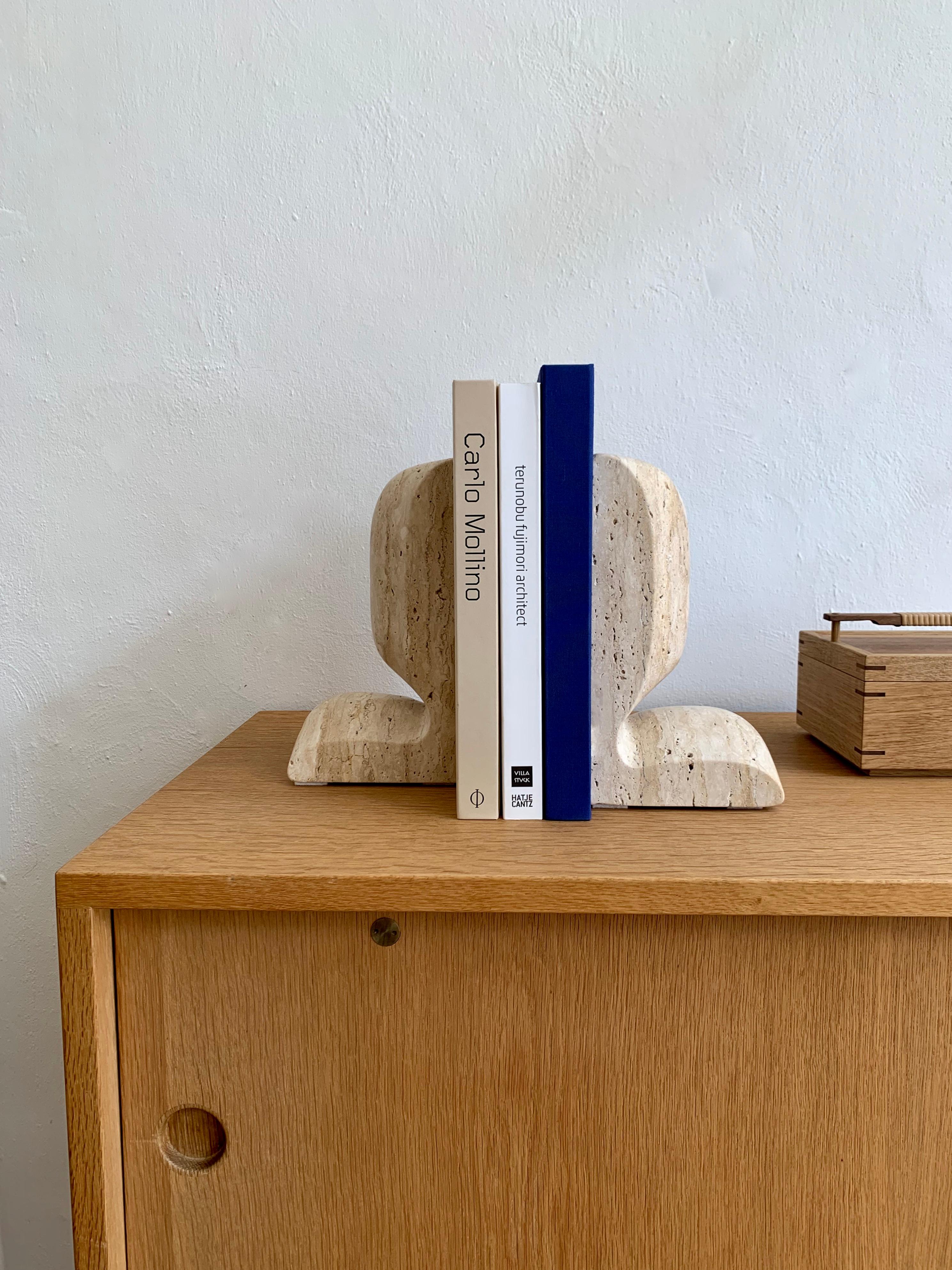 Travertin 'Slo' Bücherstützen von Christophe Delcourt, Sammlung Particulière (Moderne) im Angebot