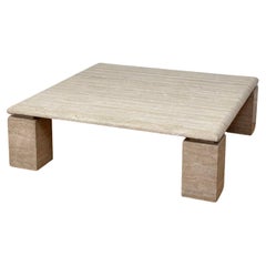 Quadratischer Couchtisch aus Travertin, Italien, ca. 1970er Jahre