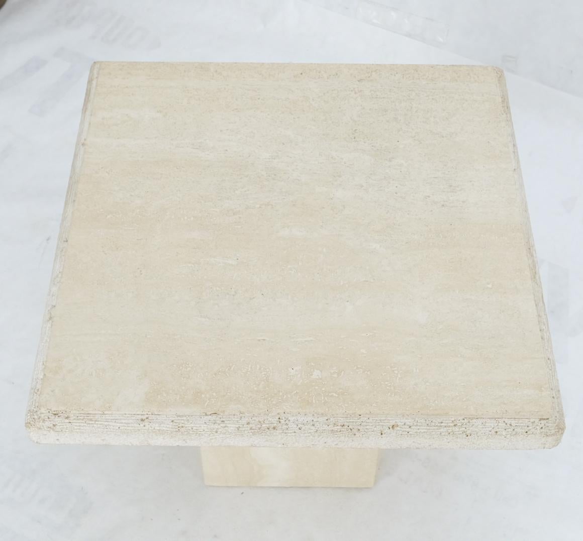 Table d'appoint moderne italienne du milieu du siècle, carrée, à pied.