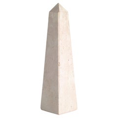 Moderne Obelisken aus Travertinstein im mediterranen Mid-Century-Stil Grand Your Style 