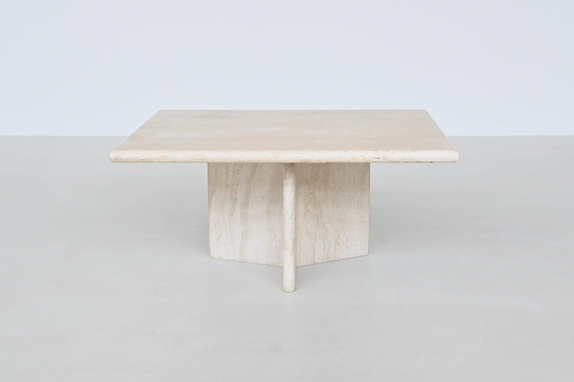 Beautiful square shaped Italian coffee table by unknown designer or manufacturer, Italy 1970. This handcrafted table is made of beautiful travertine and feature a stunning pattern and texture. It has a square shaped top with a rounded edge which is