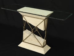 Table basse console en pierre de travertin et fer forgé à dessus suspendu et verre festonné