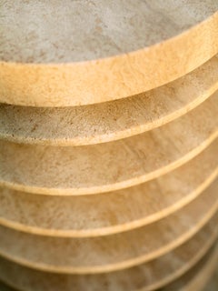 Taburete de Travertino Classico Italiano, "Ciclón" by Giansanti Home