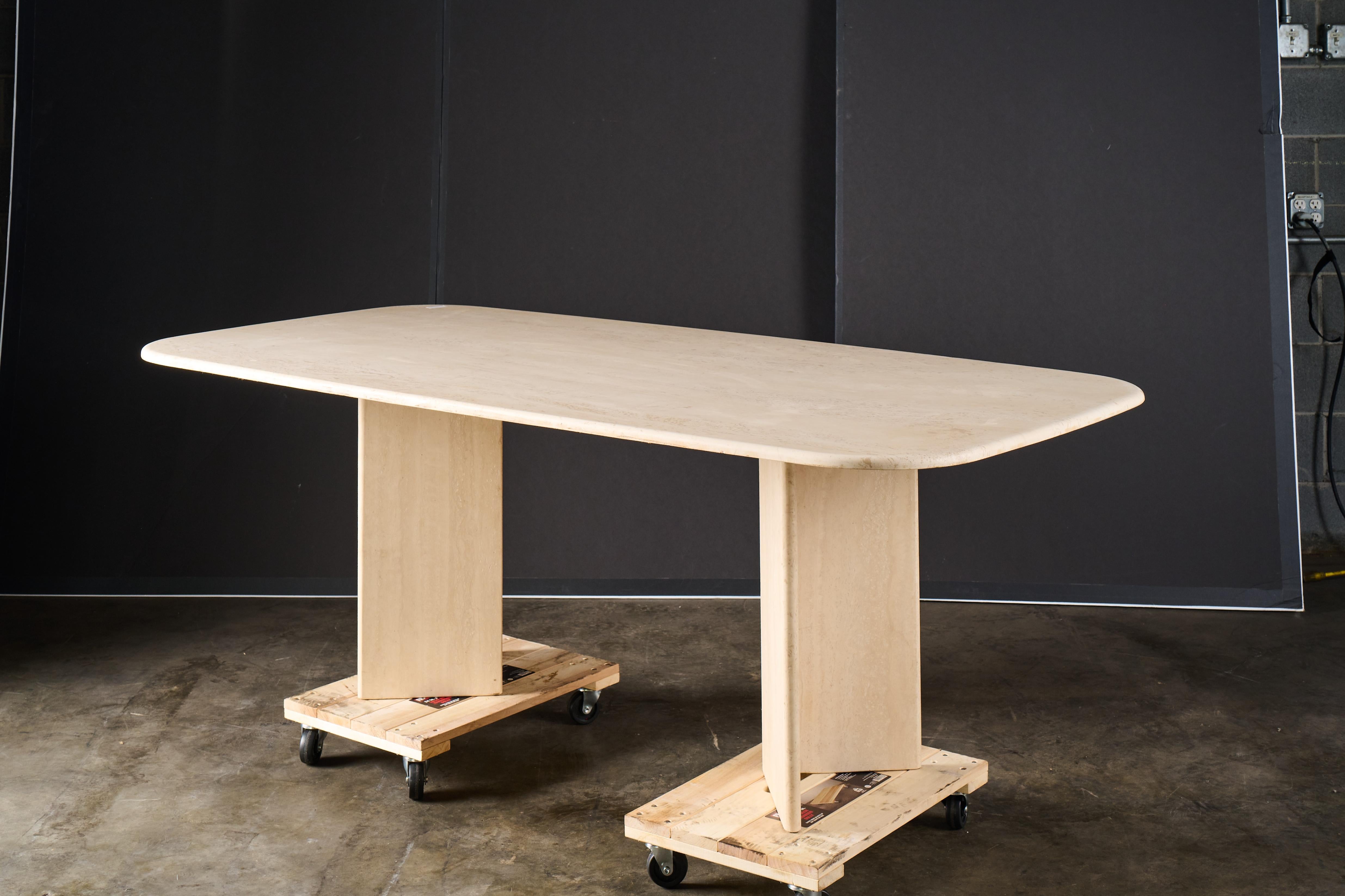 Européen Table en travertin en vente