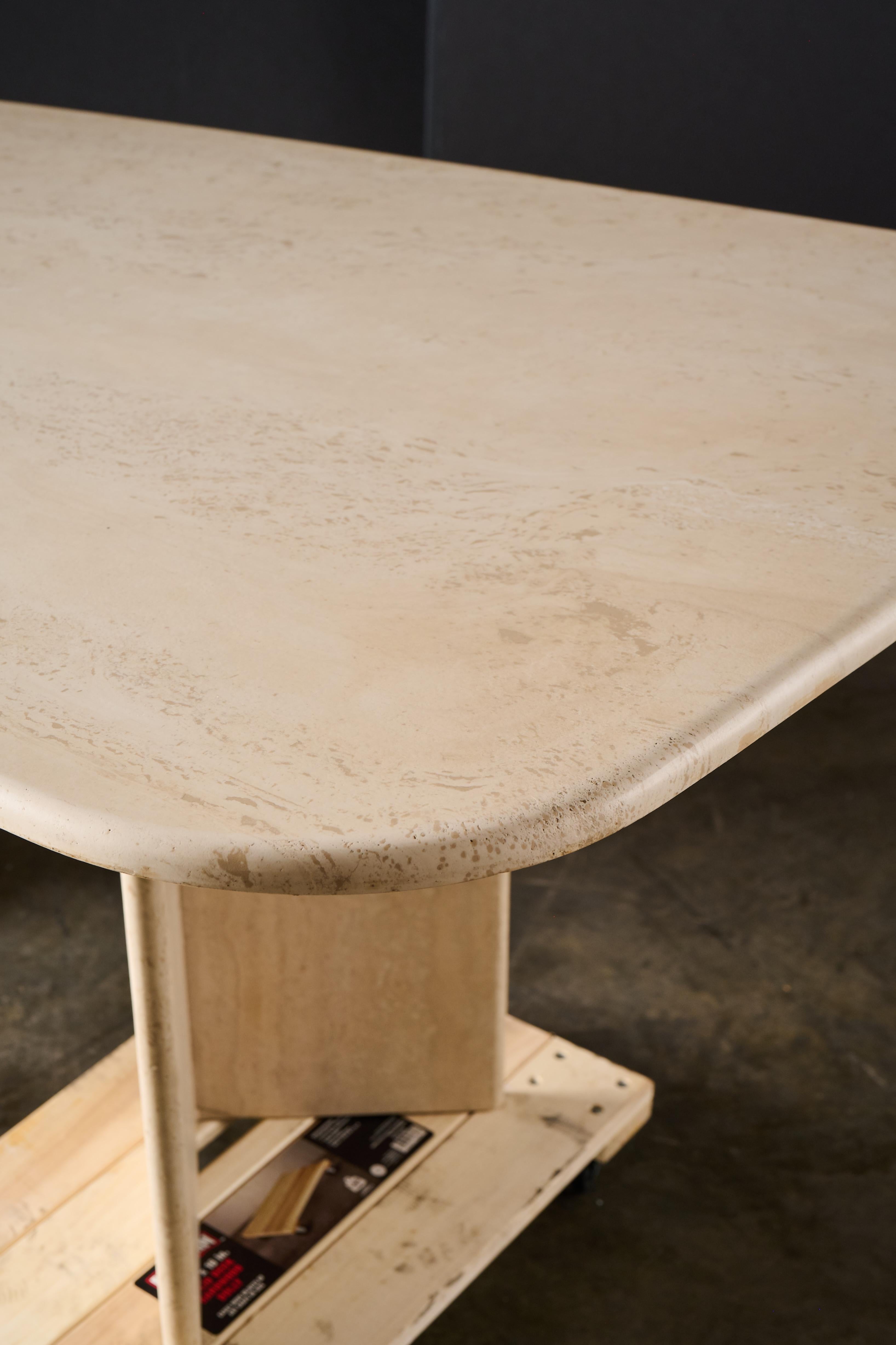 20ième siècle Table en travertin en vente