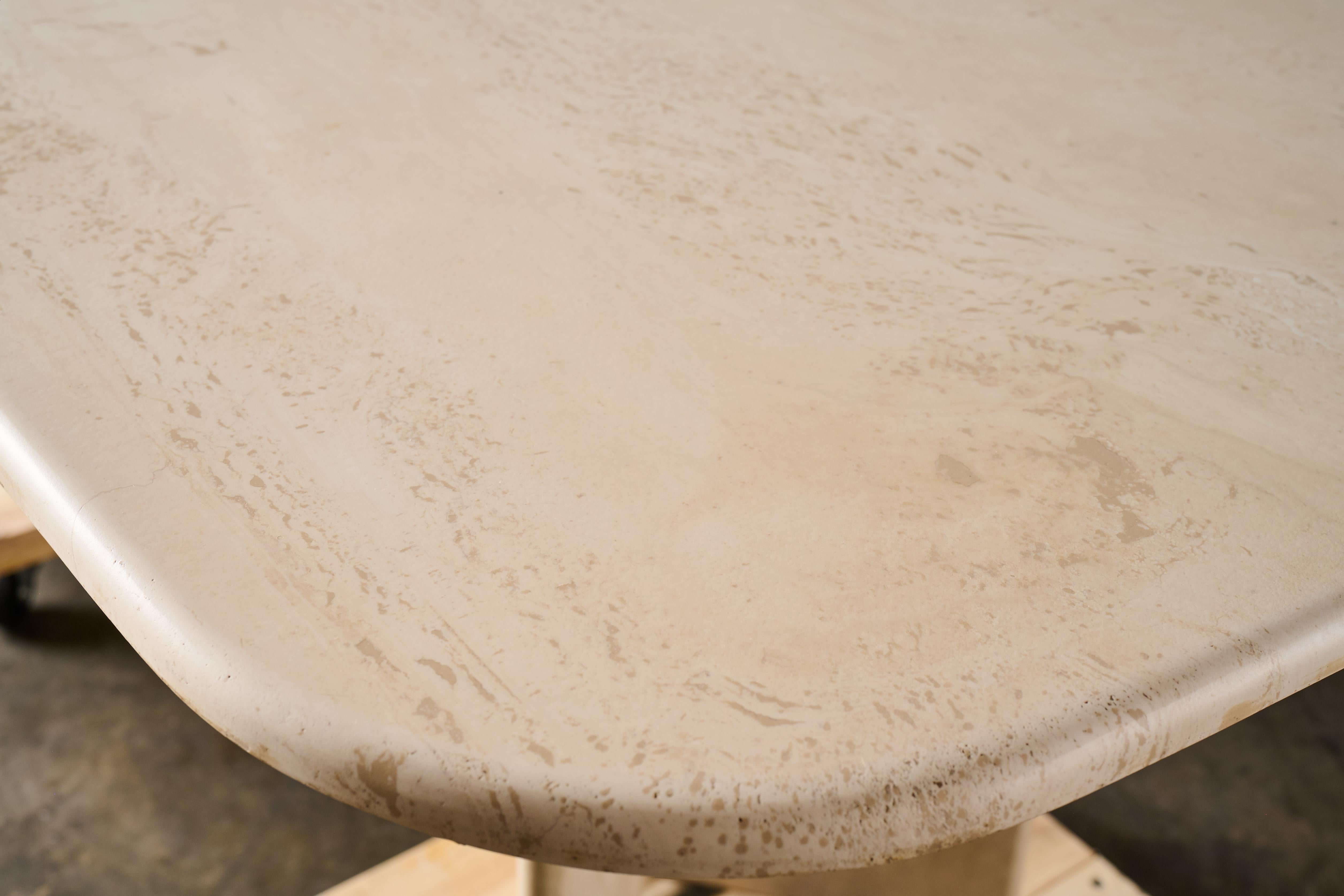 Table en travertin en vente 1