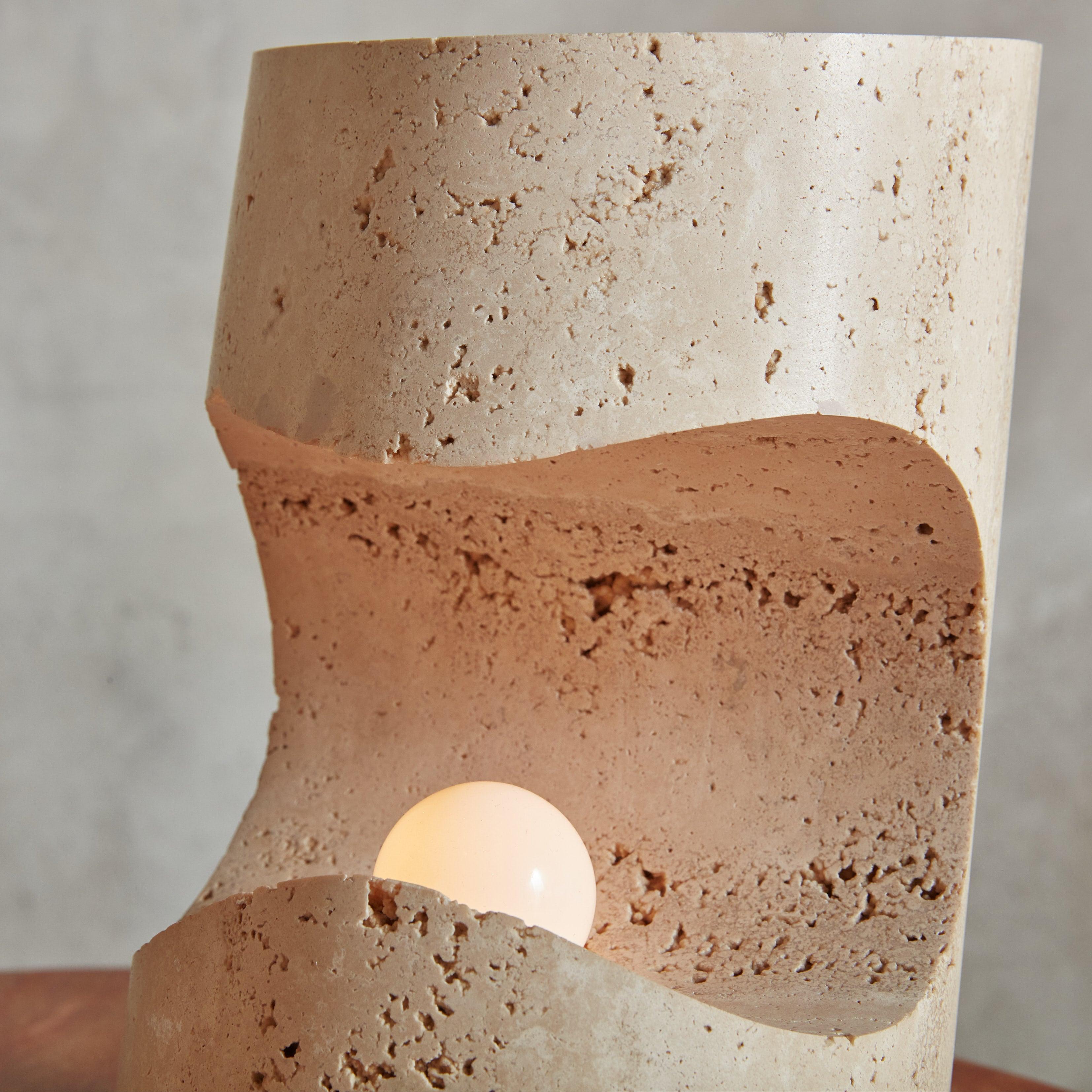 Fin du 20e siècle Lampe de table en travertin de Giuliano Cesari pour Nucleo, Italie 1971 en vente