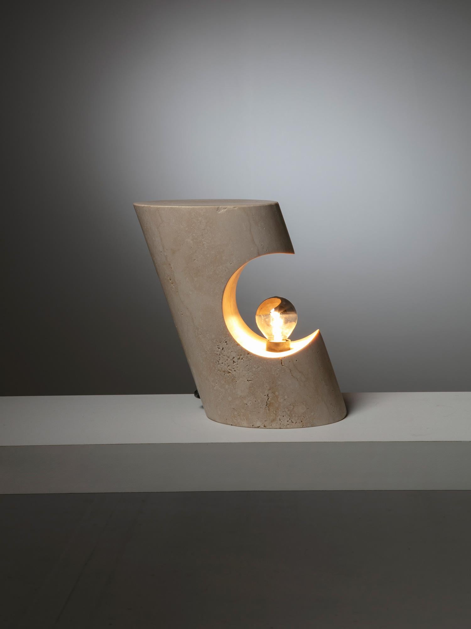 Italian Travertine Sculptural Table Lamp by Giuliano Cesari for Sormani, Italy, 1970s For Sale