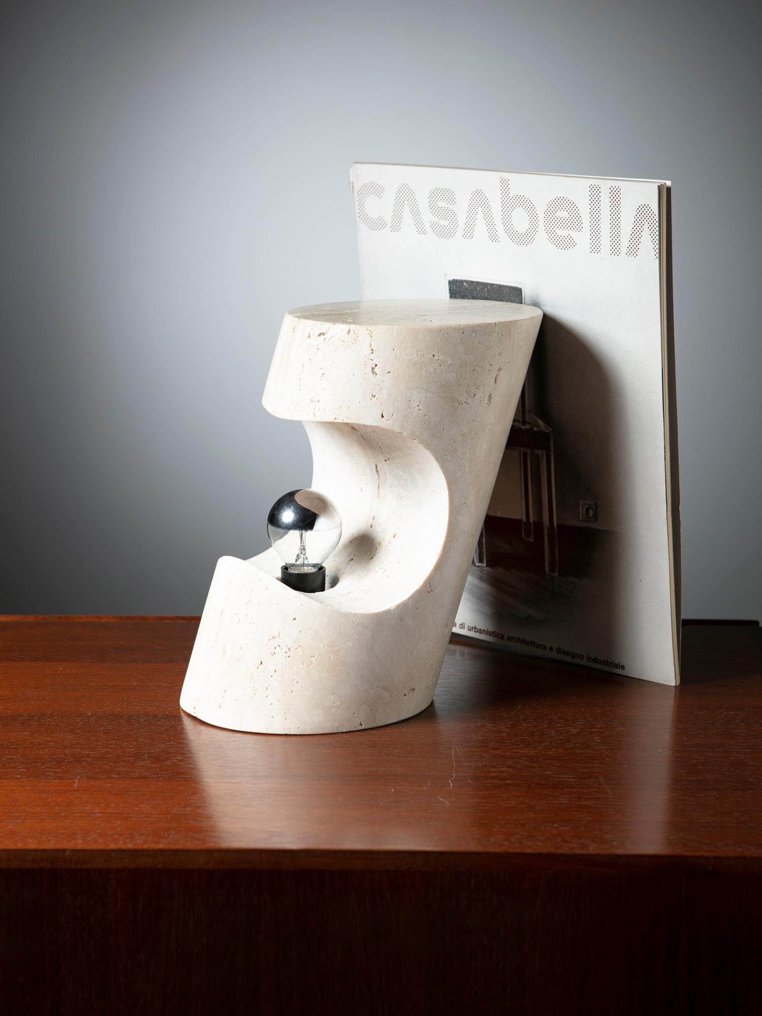 Travertin Lampe de table sculpturale de Giuliano Cesari pour Sormani, Italie, 1970 en vente