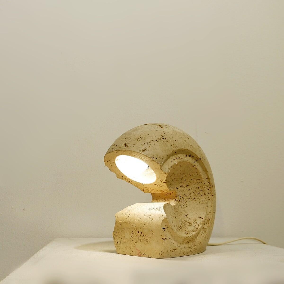 Milieu du XXe siècle Lampe de table en travertin par Giuliano Cesari pour Sormani, Italie, vers 1960 en vente