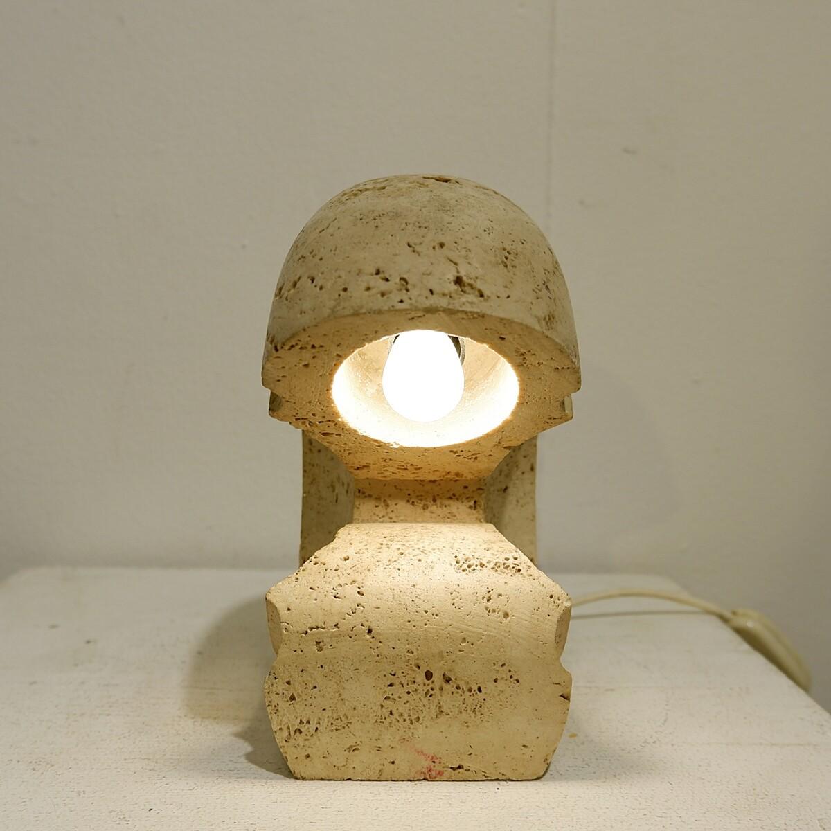 Travertin Lampe de table en travertin par Giuliano Cesari pour Sormani, Italie, vers 1960 en vente