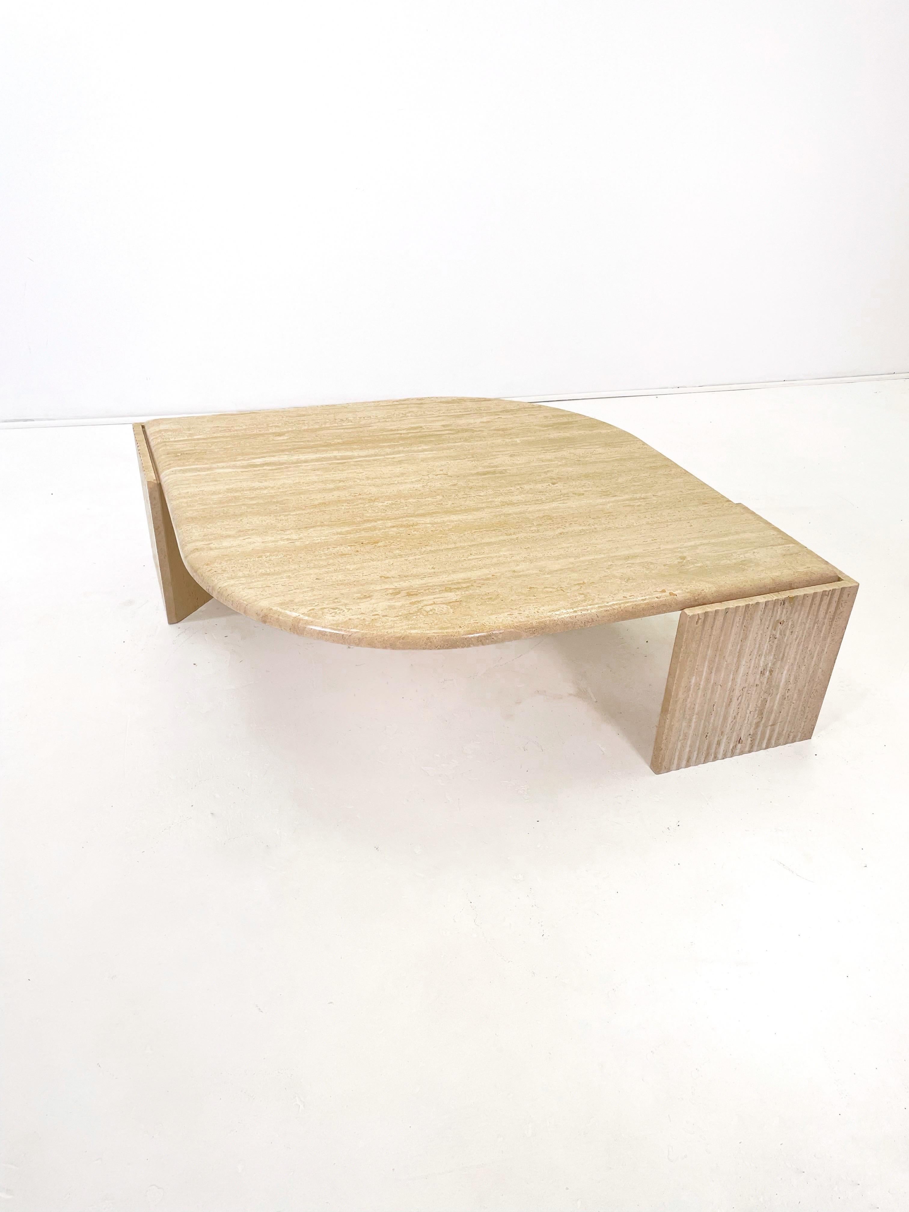 Travertine Teardrop Coffee Table In Good Condition In Chicago, IL