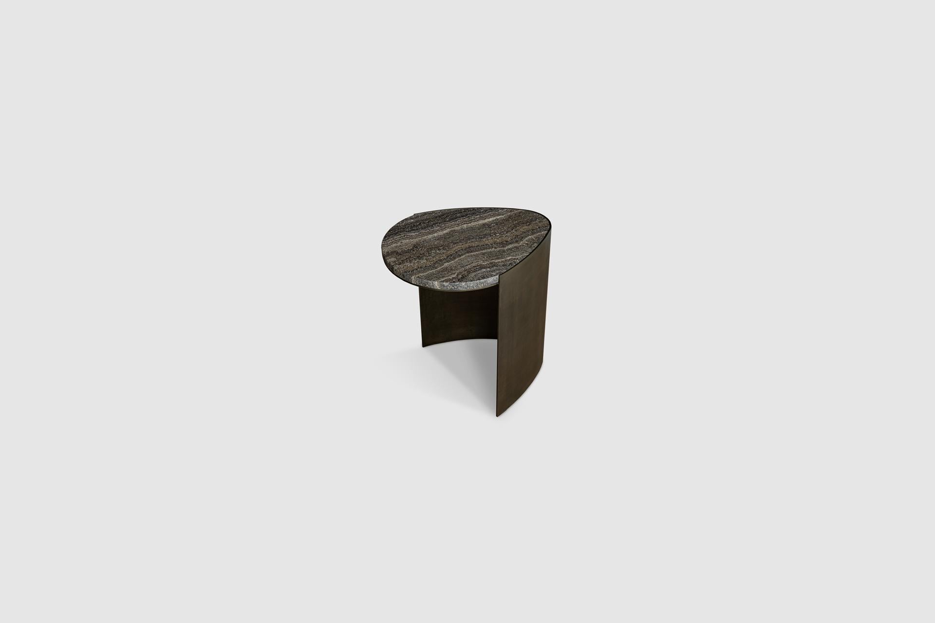 Travertine teardrop side table by Atra Design.
Dimensions: D 45 x W 38 x H 40 cm
Materials: Travertine silver, aged brass.
Available in other stones: Travertine silver, Tikal green marble, Negro Monterrey marble.
Also available in gold or black