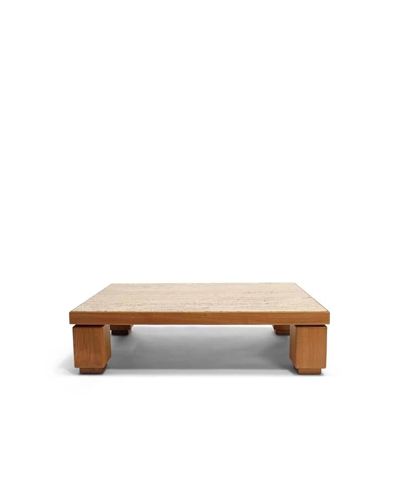 Belgischer Couchtisch mit Travertinplatte (Ende des 20. Jahrhunderts) im Angebot