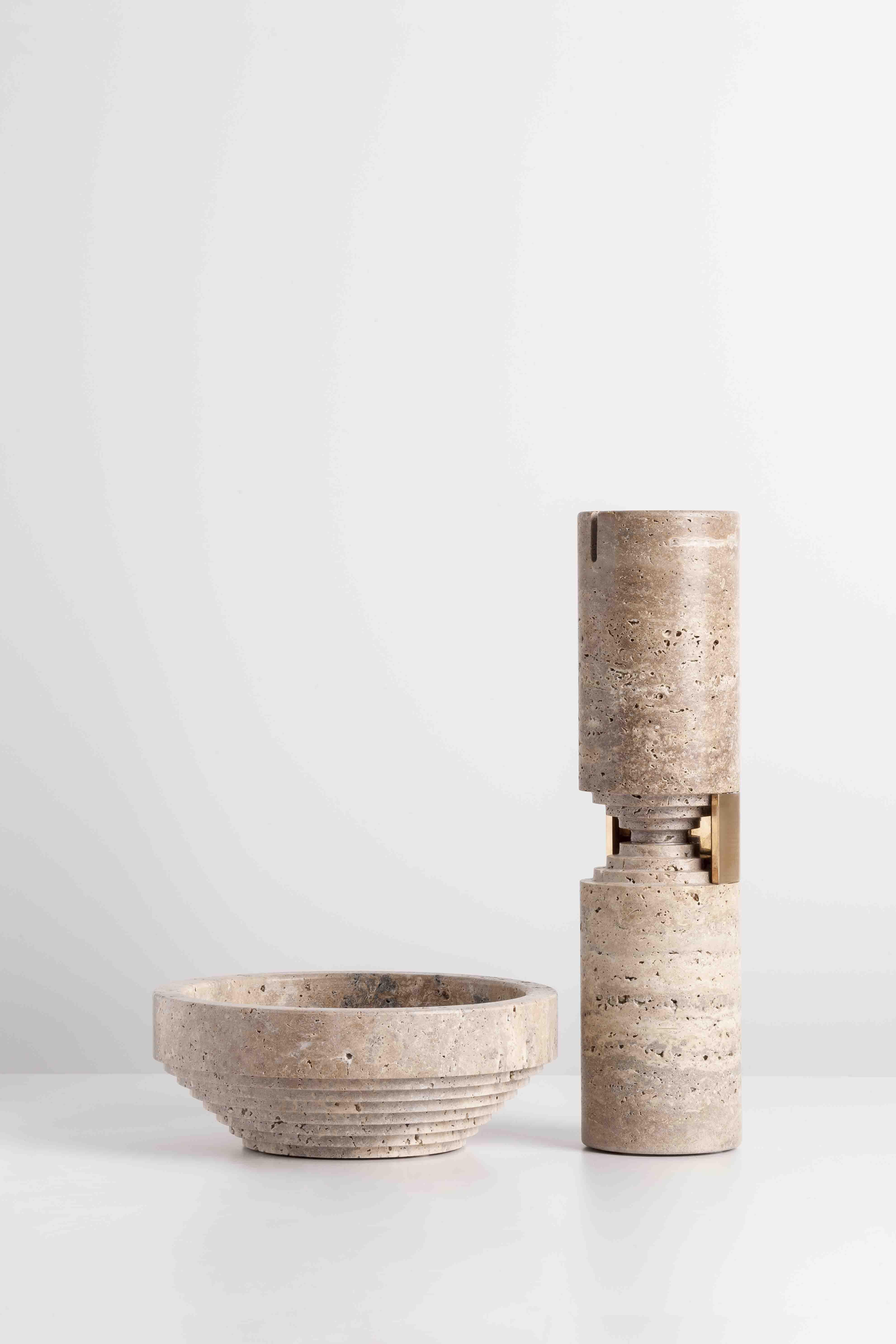 Altro Vaso grande in travertino Trieste di Andrea Bonini in vendita