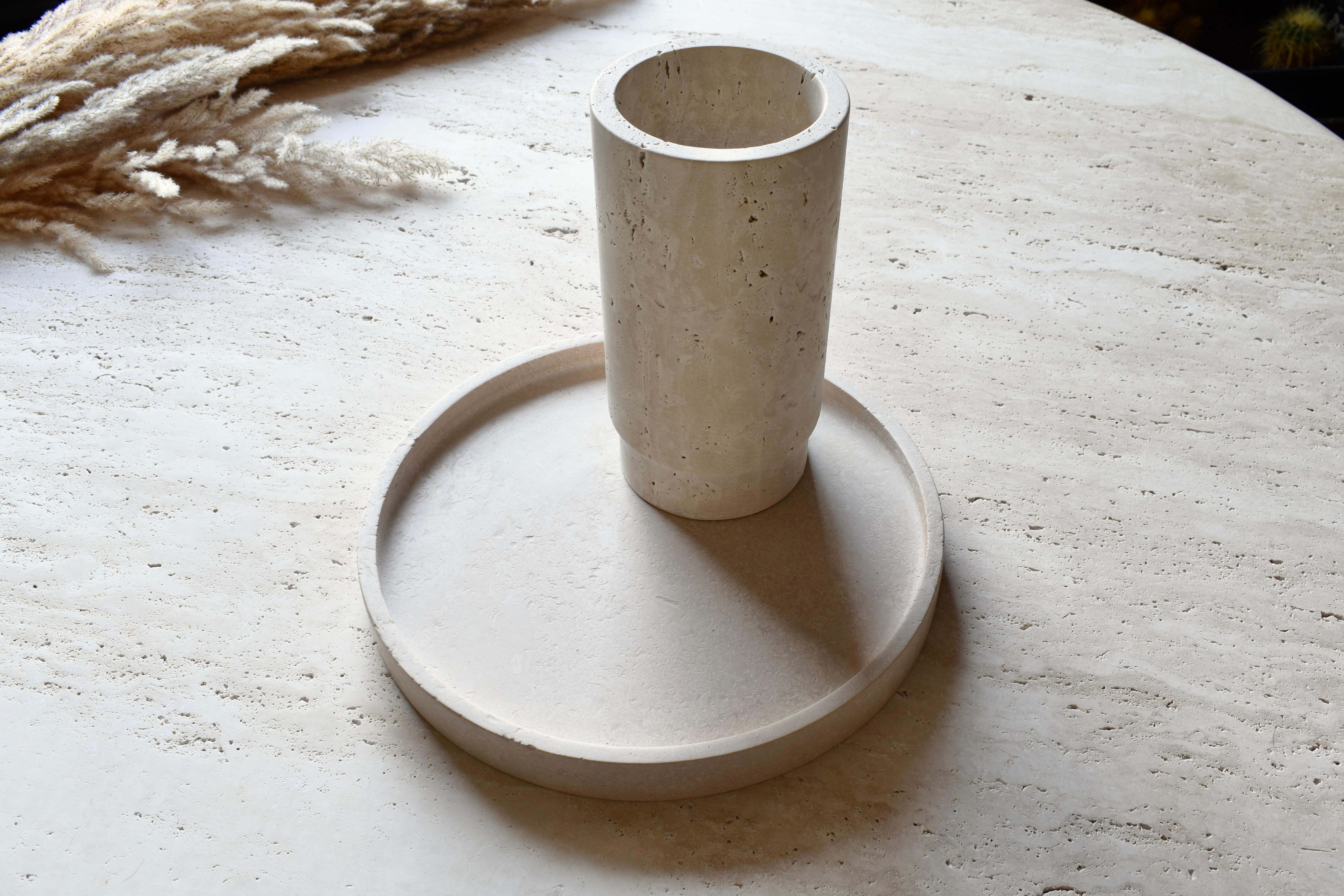 Travertinvase / Weinkühler und Teller aus Travertin im Herrenhaus von Up&Up und Raymor im Zustand „Neu“ im Angebot in Pijnacker, Zuid-Holland