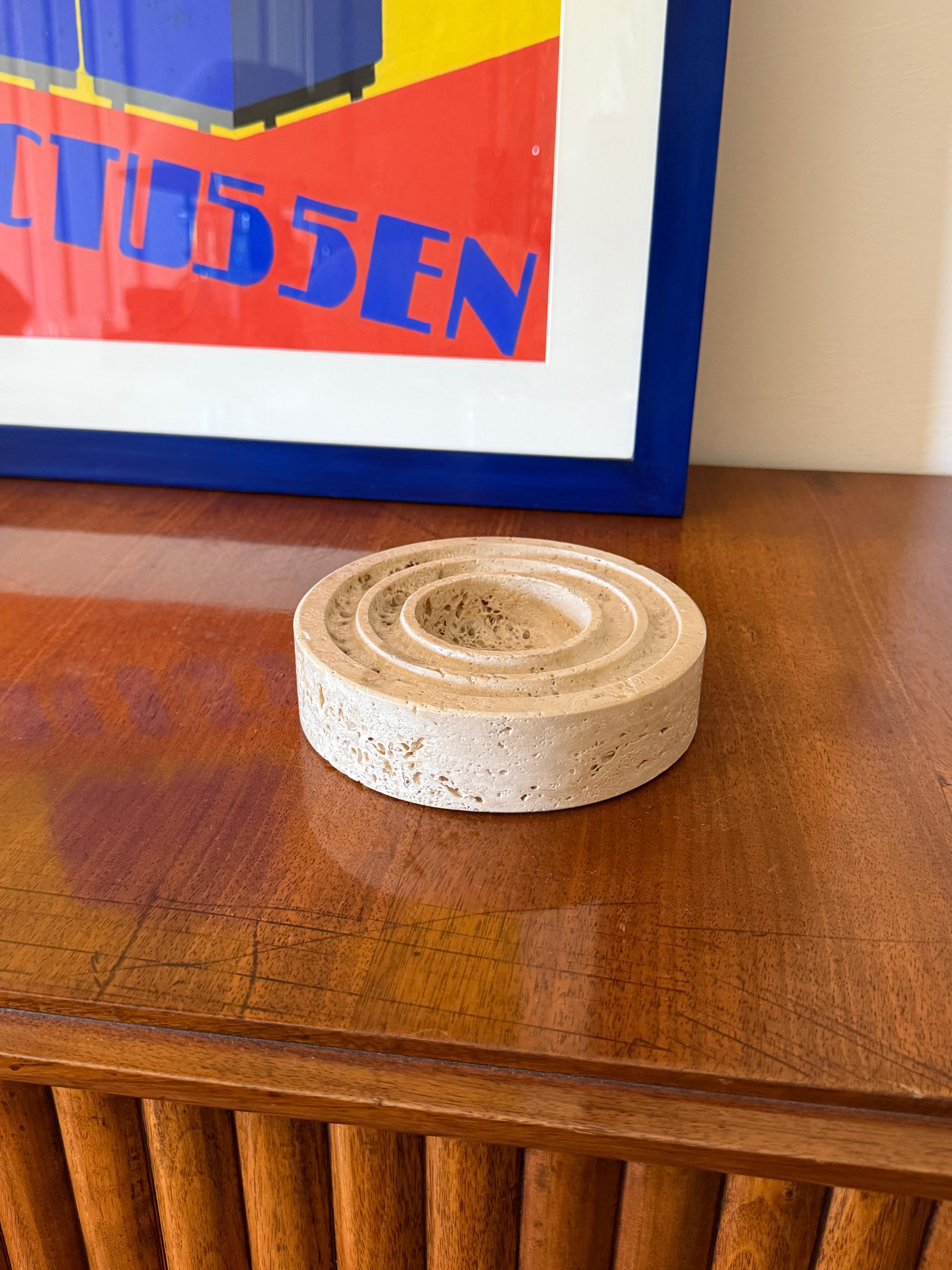 Mid-Century moderno Travertine vide poche / ashtray, Cerri Nestore, Italy, 1970s in vendita